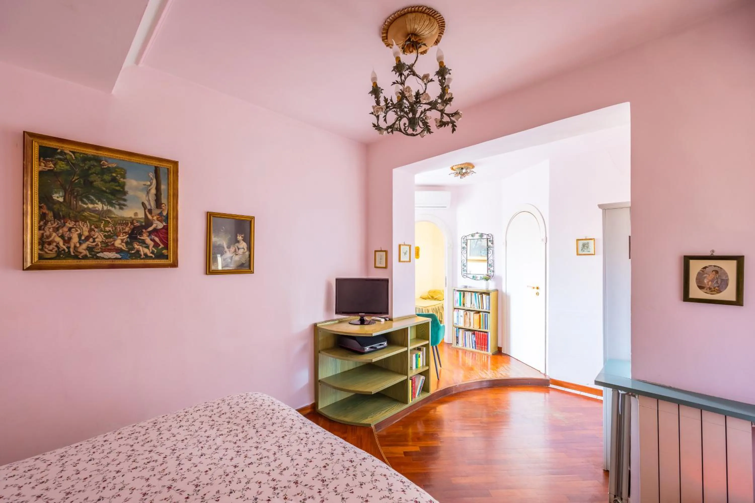 Photo of the whole room, Bed in La Casa Di Bruno Napoli