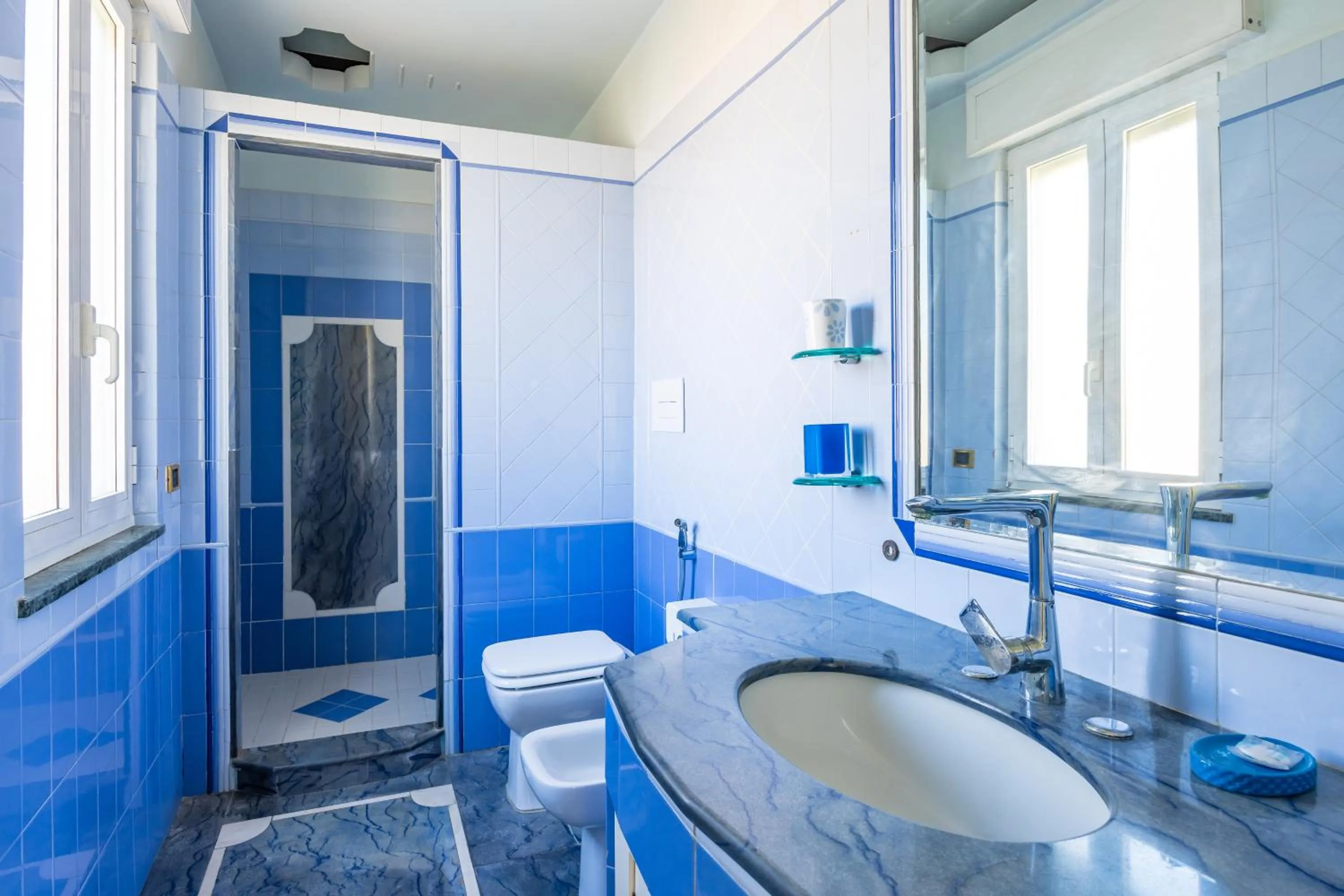 Shower in La Casa Di Bruno Napoli