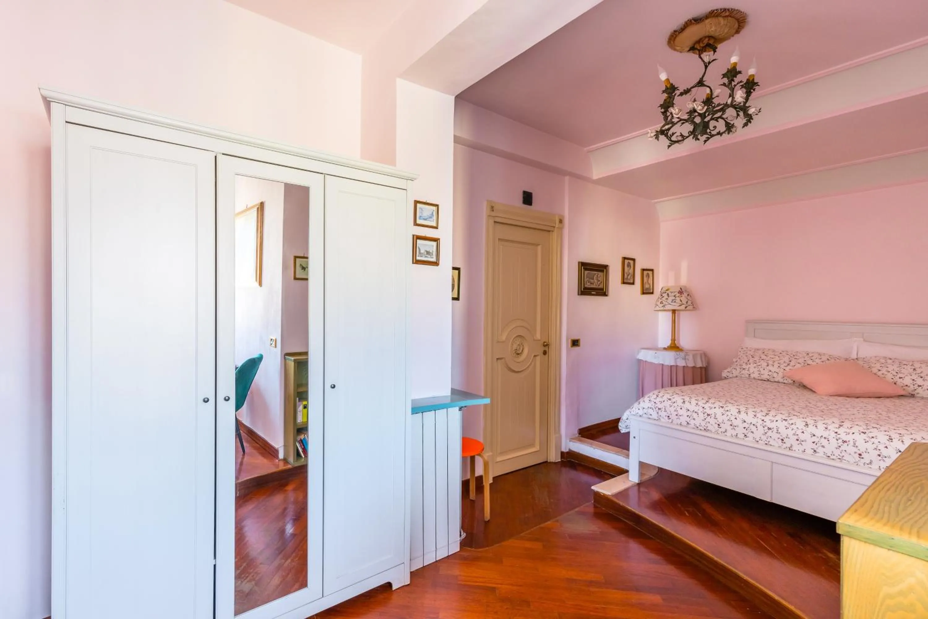 Photo of the whole room, Bed in La Casa Di Bruno Napoli