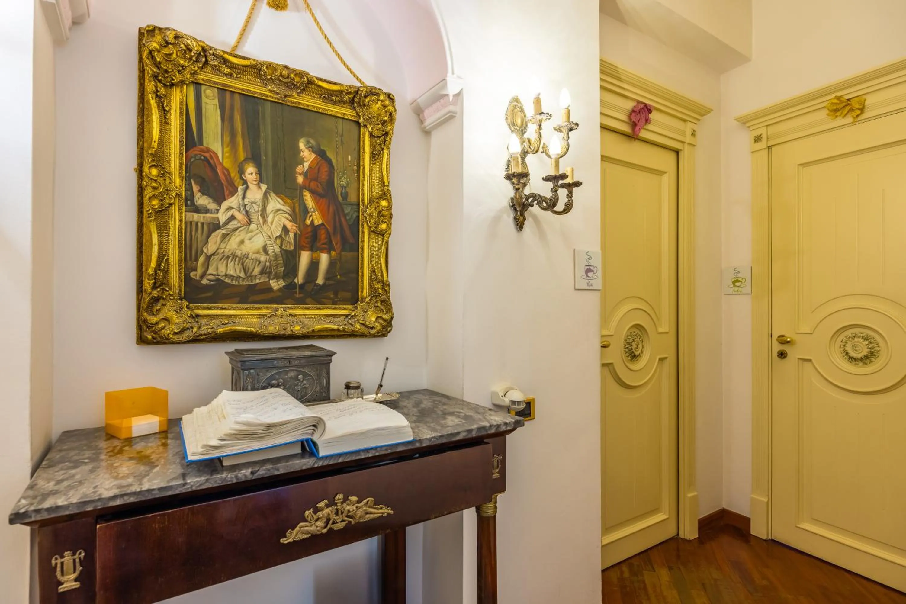 Facade/entrance in La Casa Di Bruno Napoli