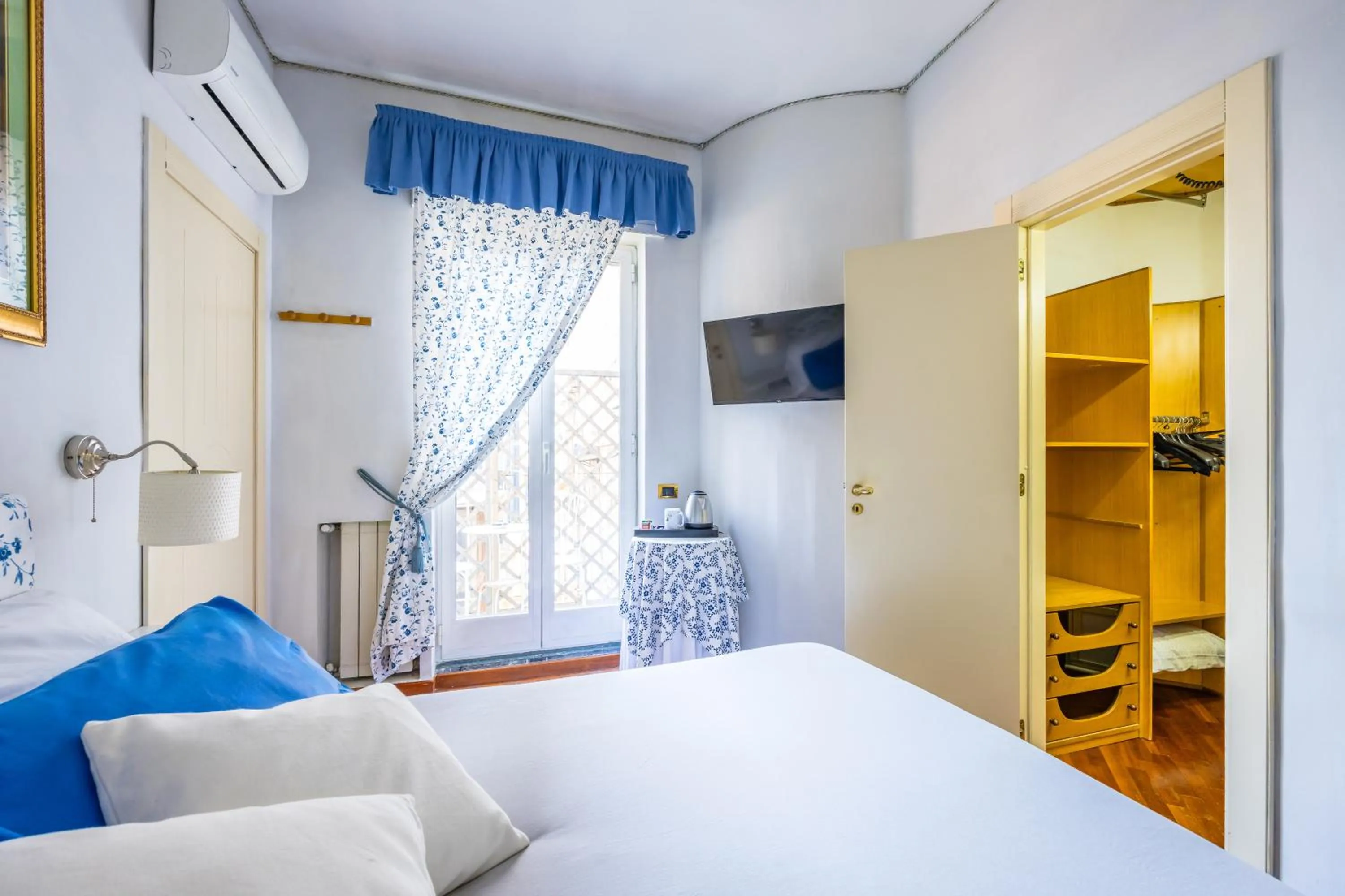 Bed in La Casa Di Bruno Napoli