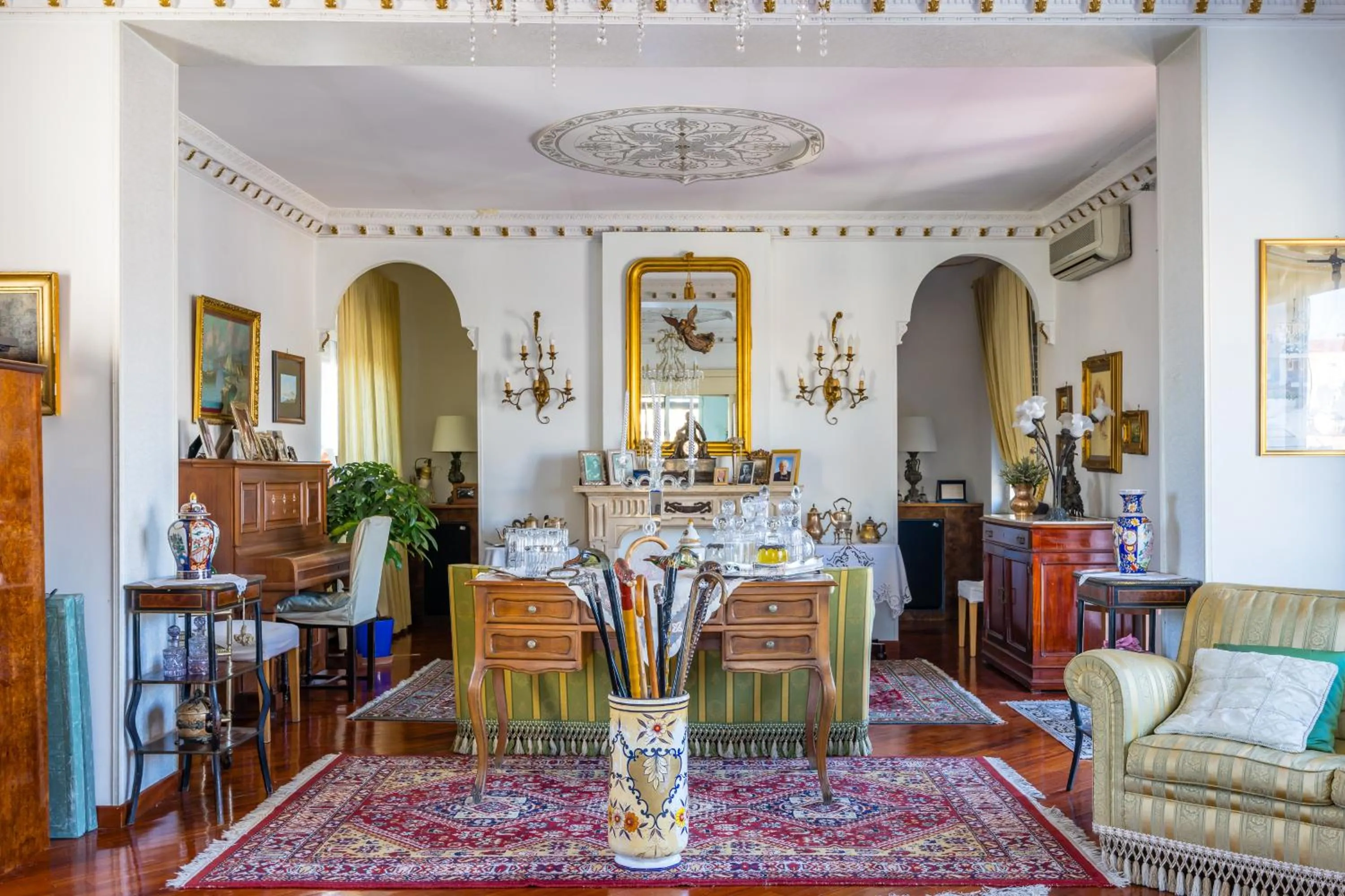 Decorative detail in La Casa Di Bruno Napoli