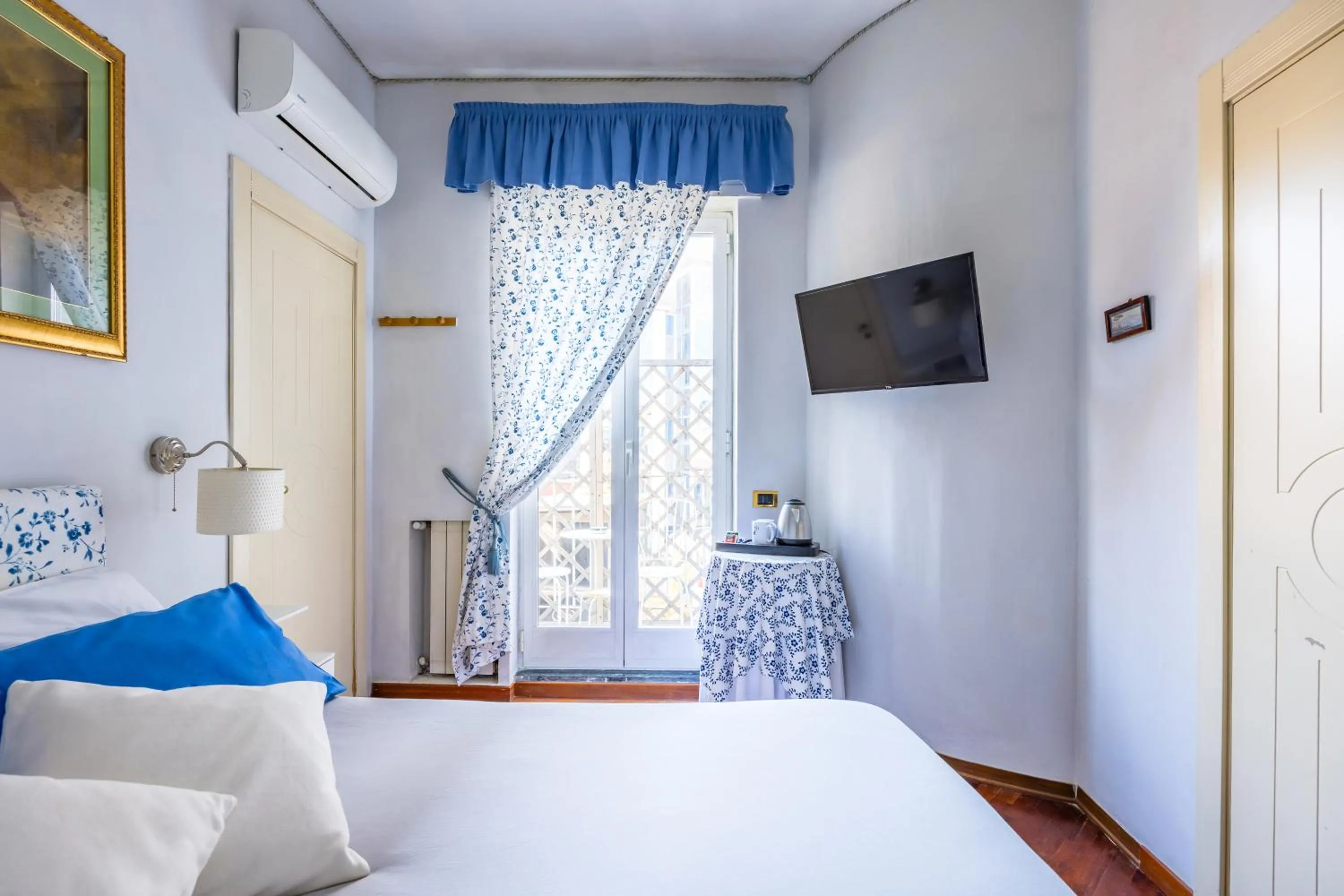 Bed in La Casa Di Bruno Napoli