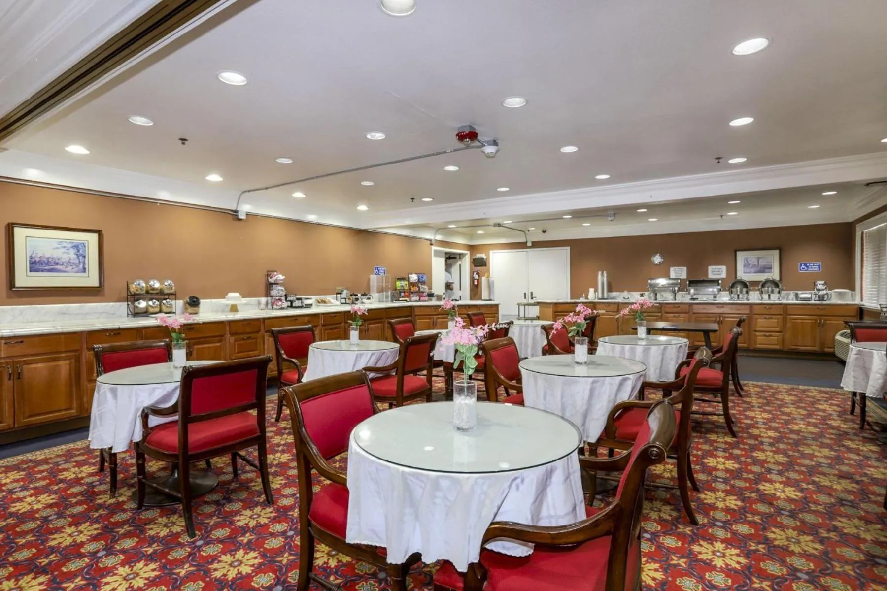 Buffet breakfast in Campbell Inn Hotel