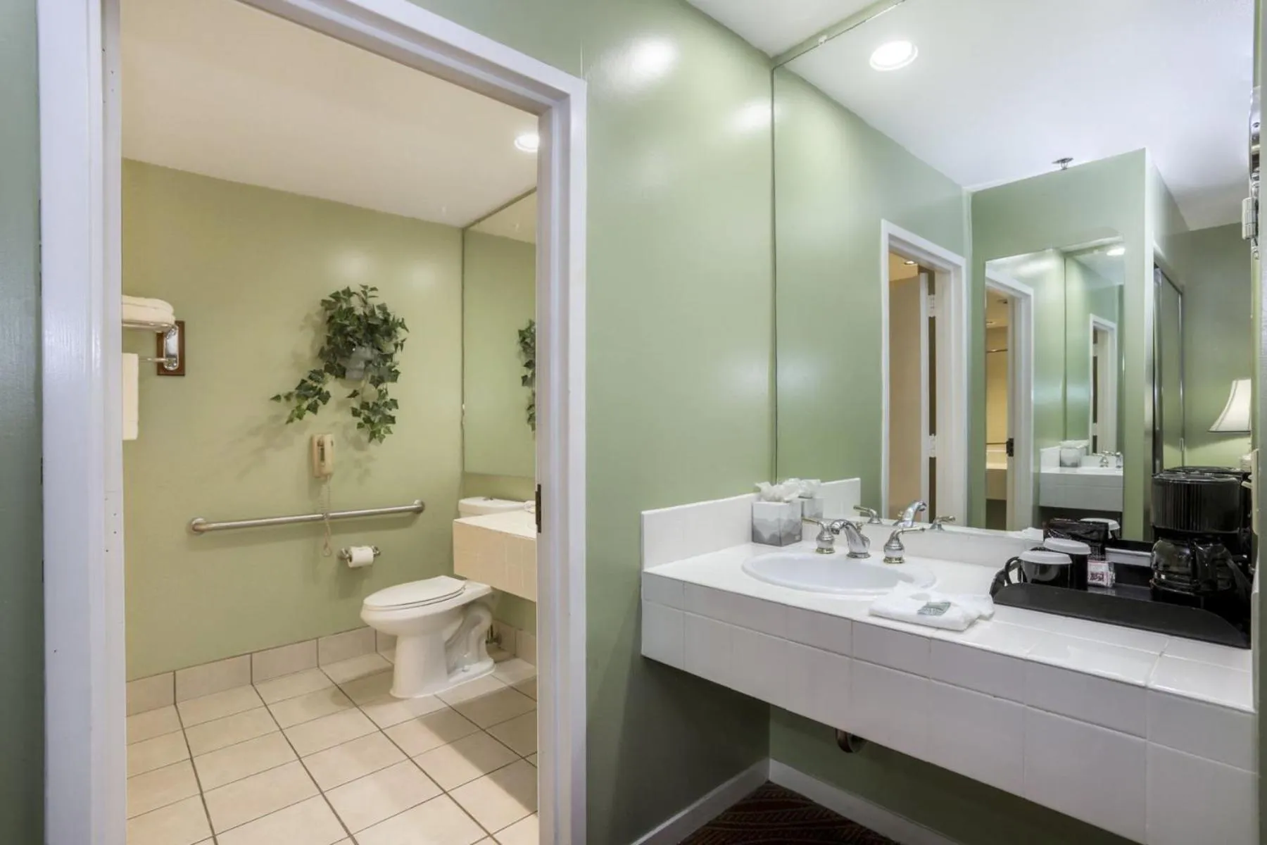 Bathroom in Campbell Inn Hotel