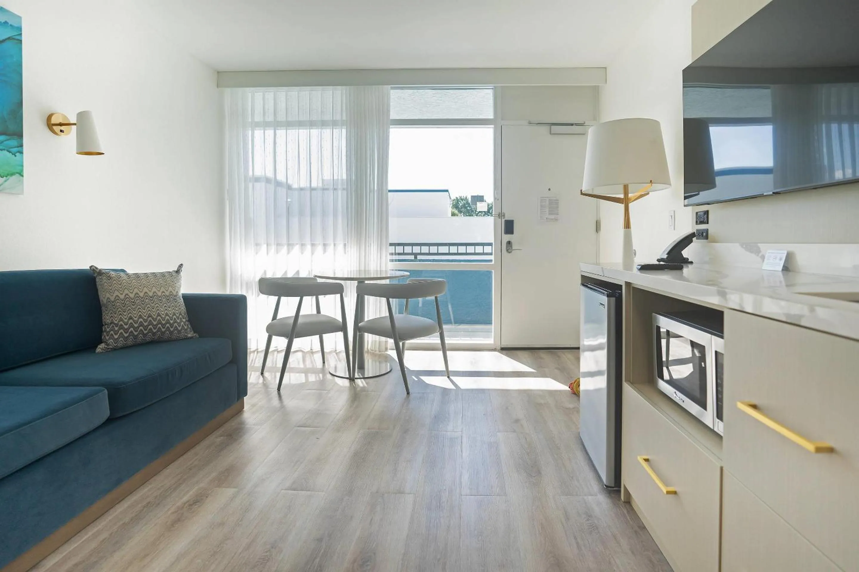 Bedroom in DASKK Orlando Hotel near Universal Blvd, an Ascend Collection Hotel