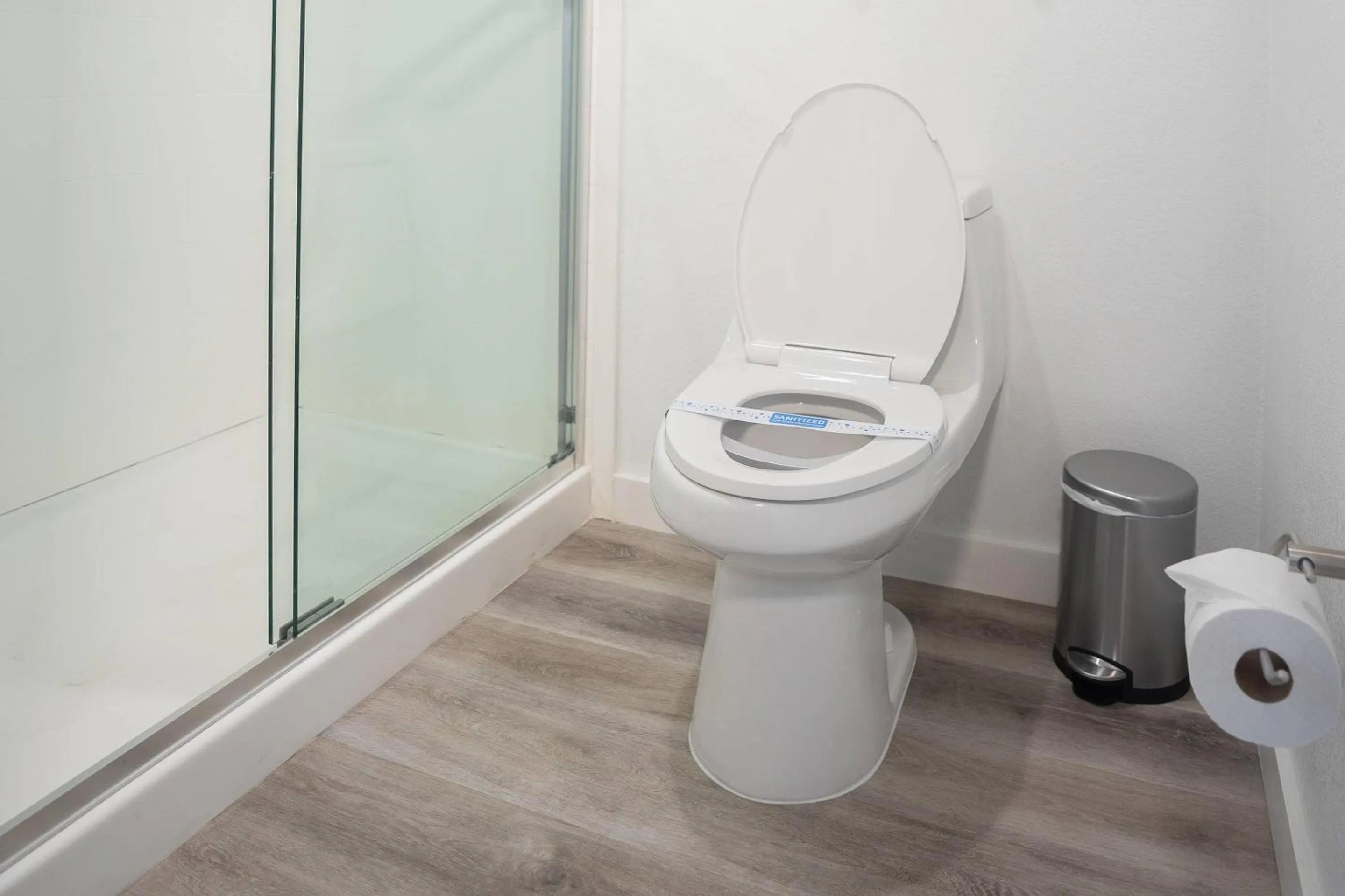 Bedroom in DASKK Orlando Hotel near Universal Blvd, an Ascend Collection Hotel