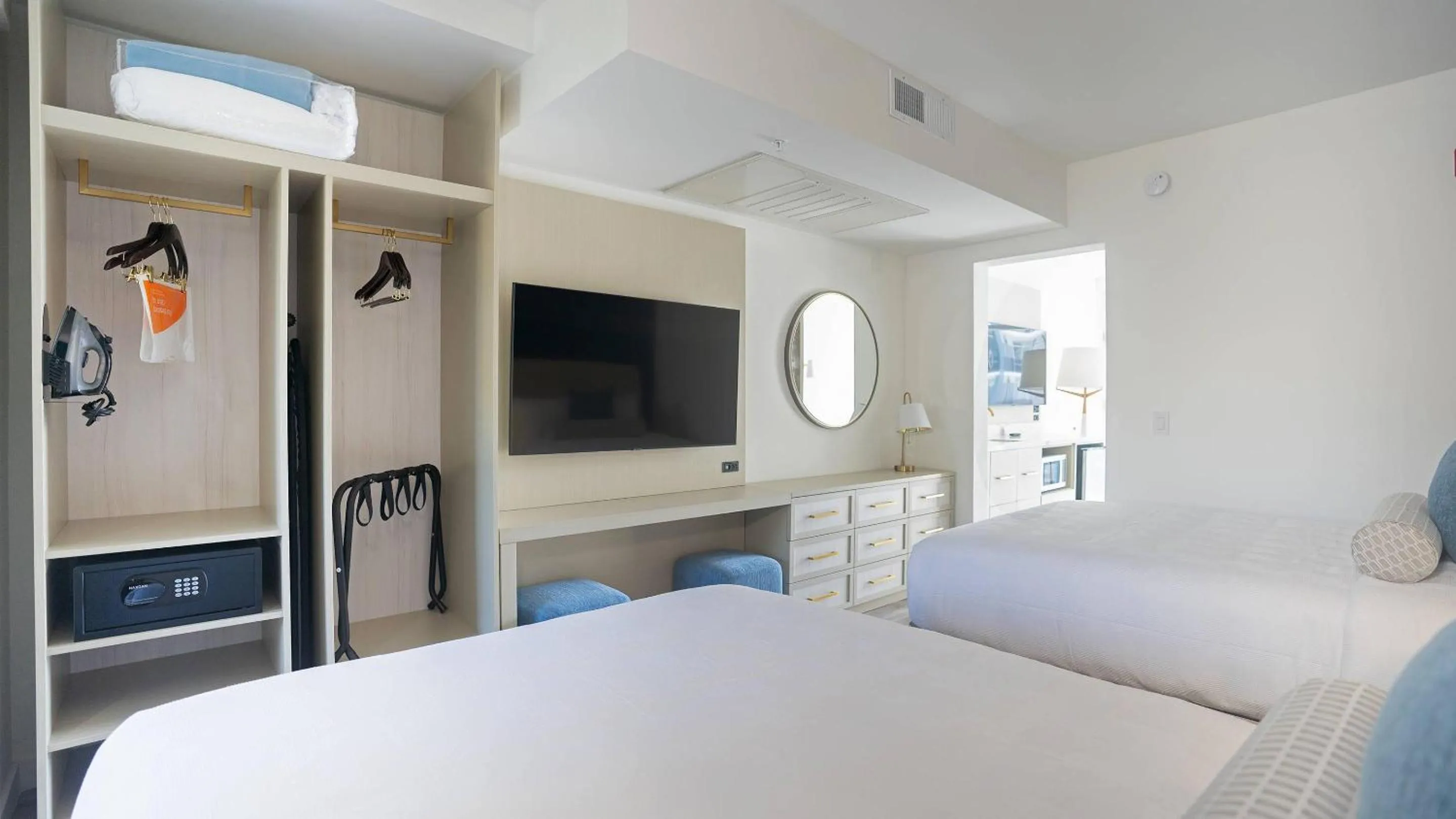 Bedroom, Bed in DASKK Orlando Hotel near Universal Blvd, an Ascend Collection Hotel