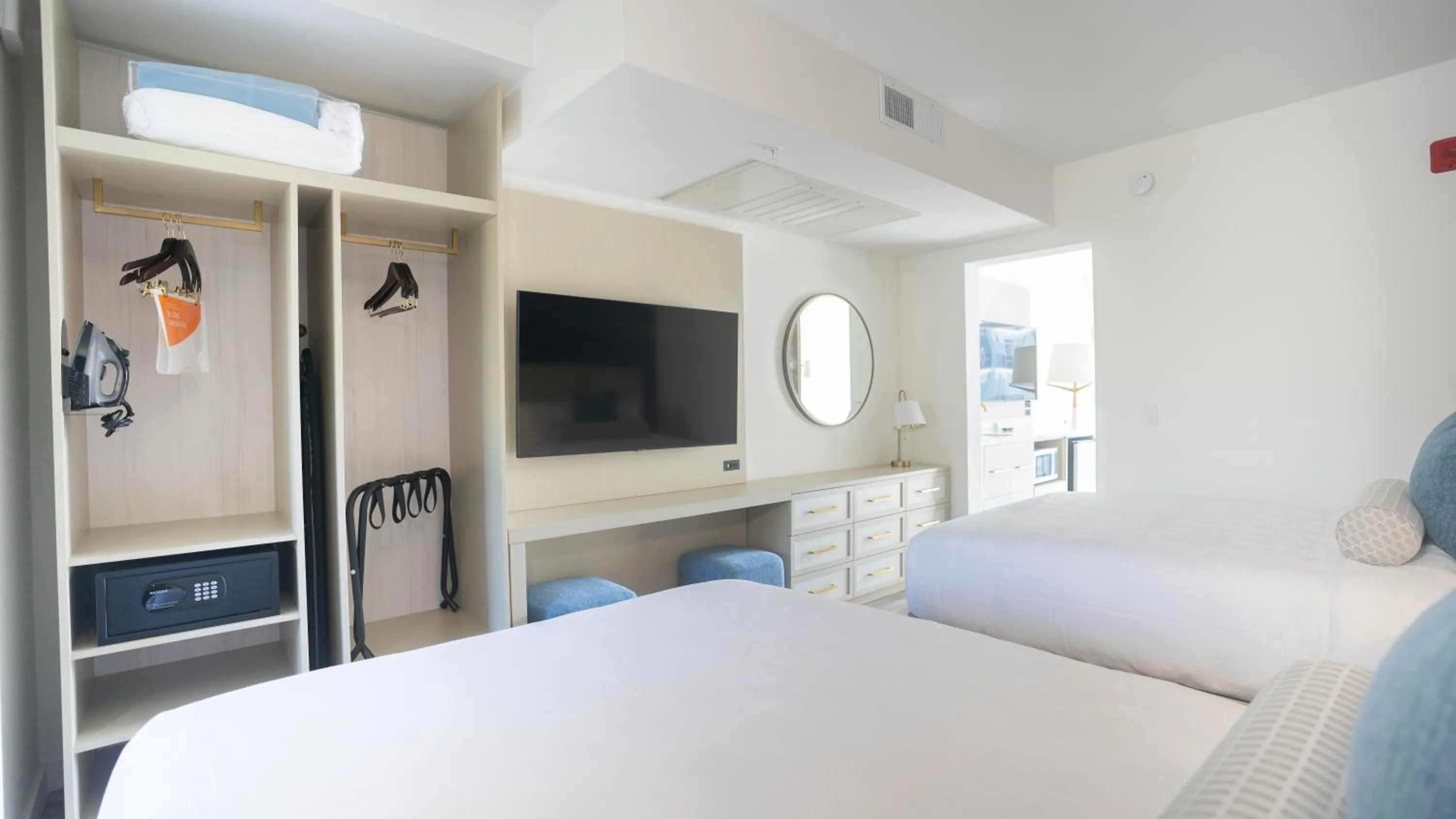 Photo of the whole room, Bed in DASKK Orlando Hotel near Universal Blvd, an Ascend Collection Hotel