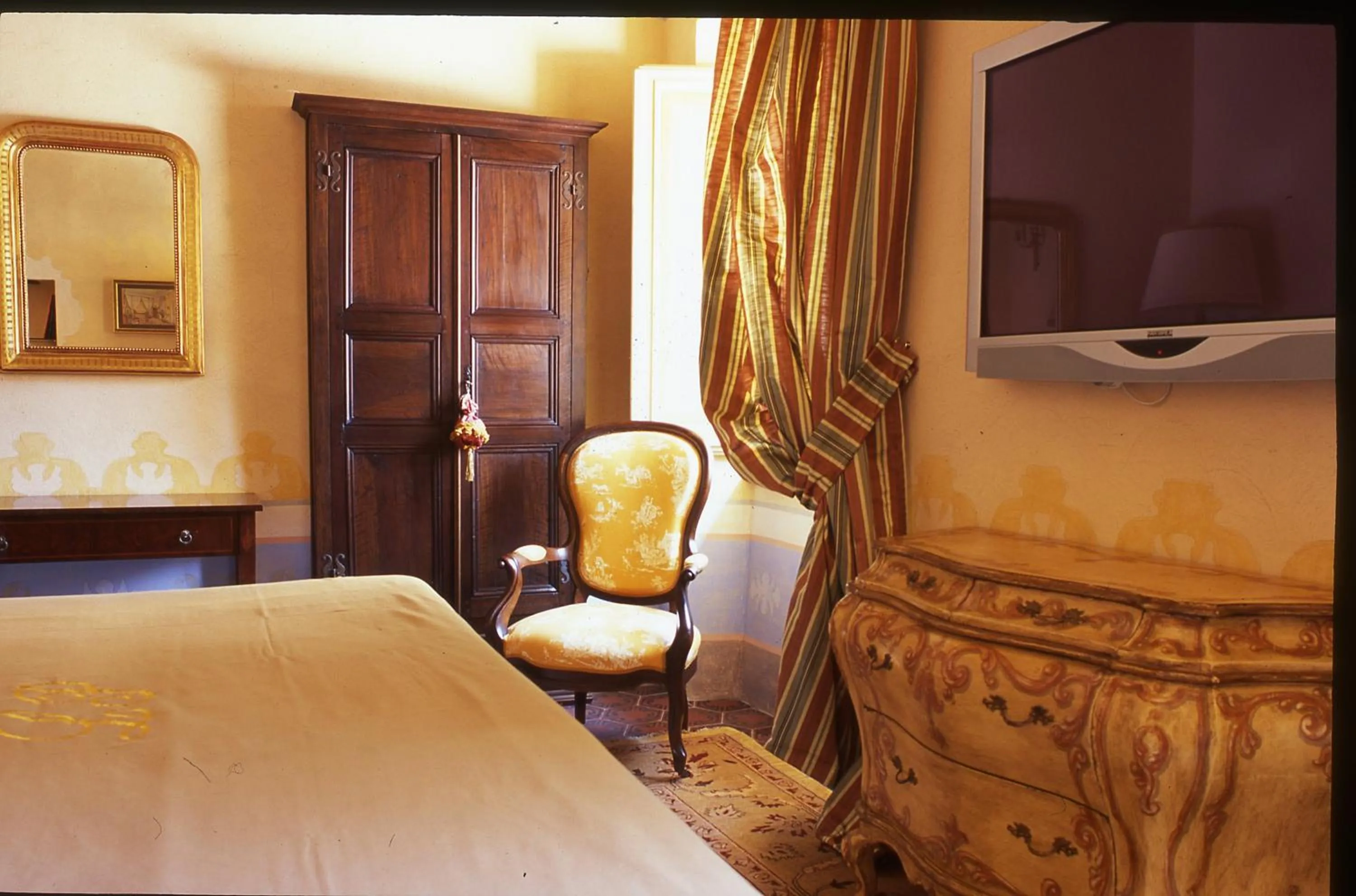Bed in Locanda Pietrasantese B&B