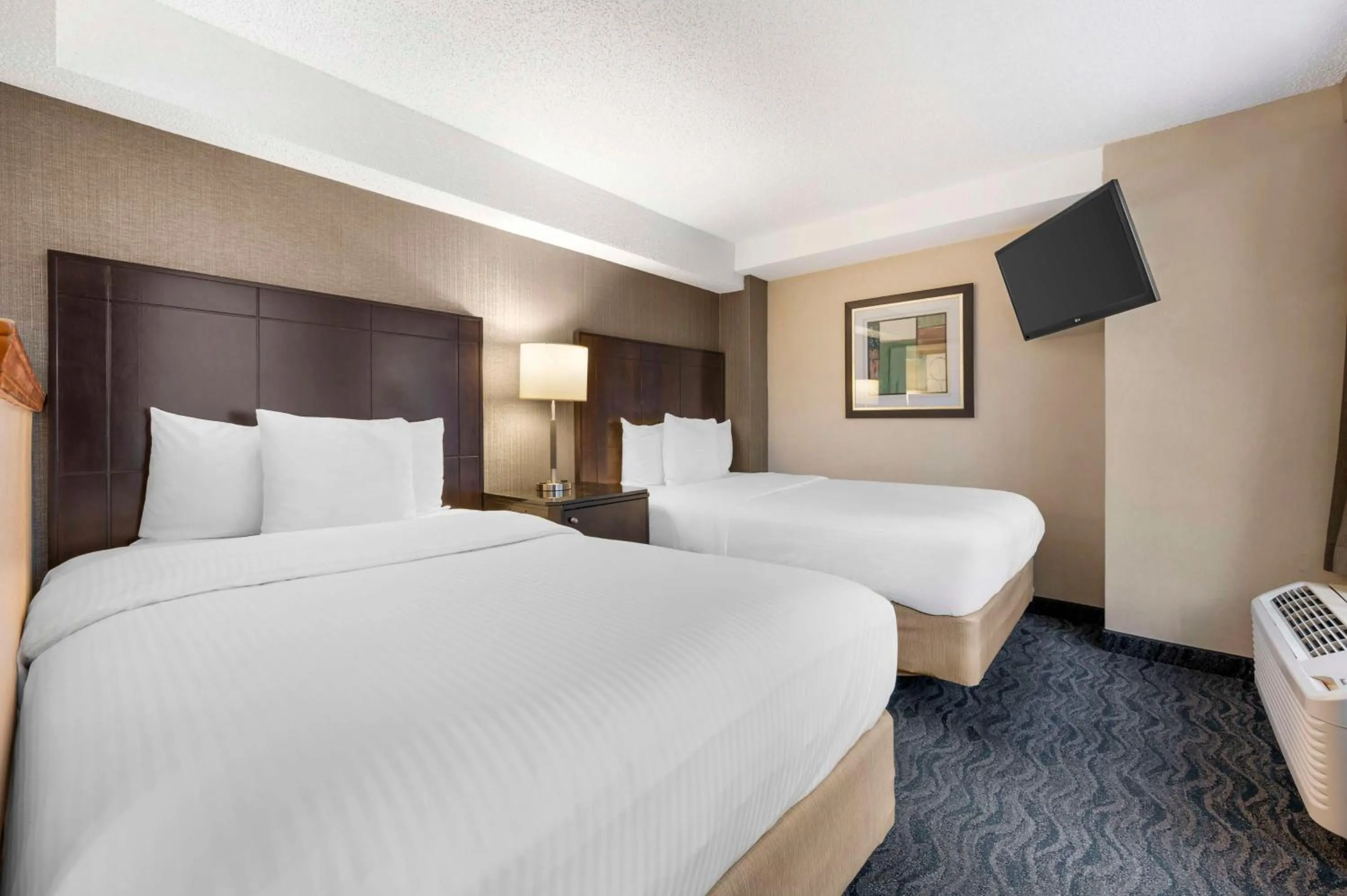 Photo of the whole room, Bed in Best Western Grant Park Hotel