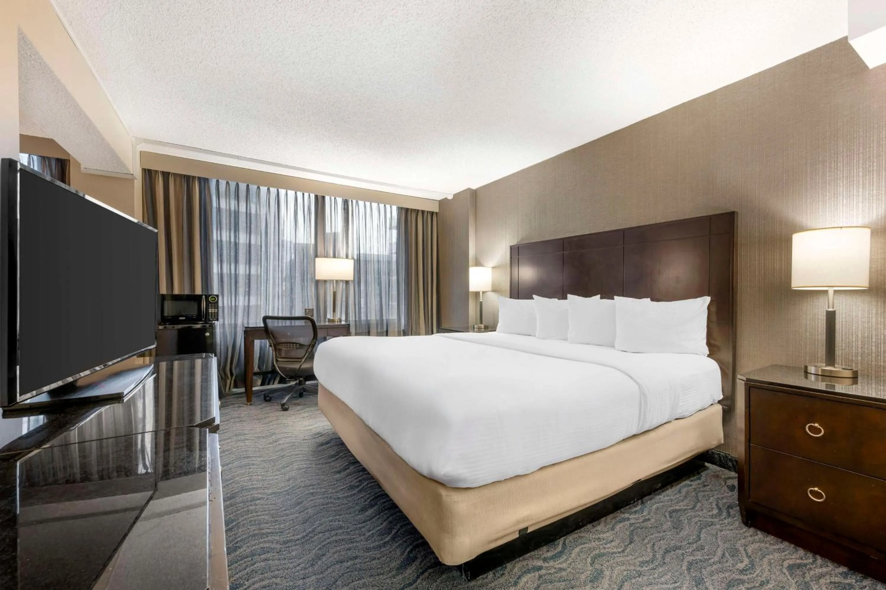 Photo of the whole room, Bed in Best Western Grant Park Hotel