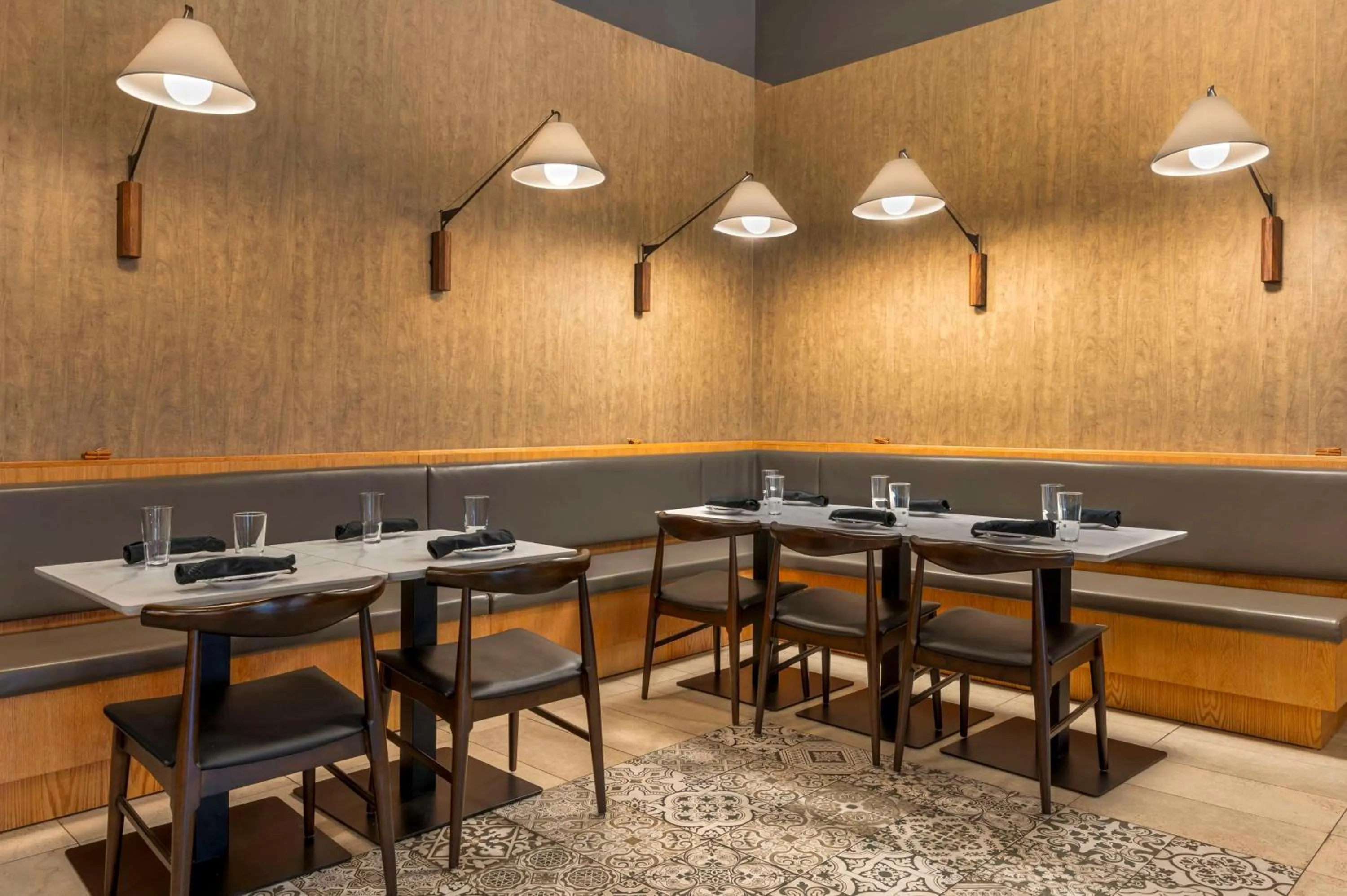 Restaurant/places to eat in Best Western Grant Park Hotel