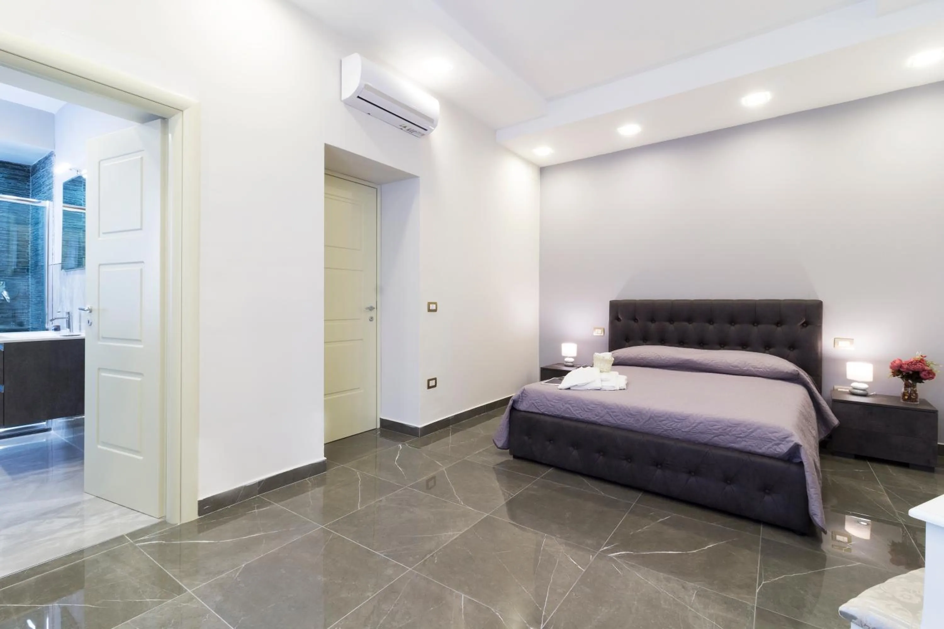 Bed in Porto Rooms & Suite