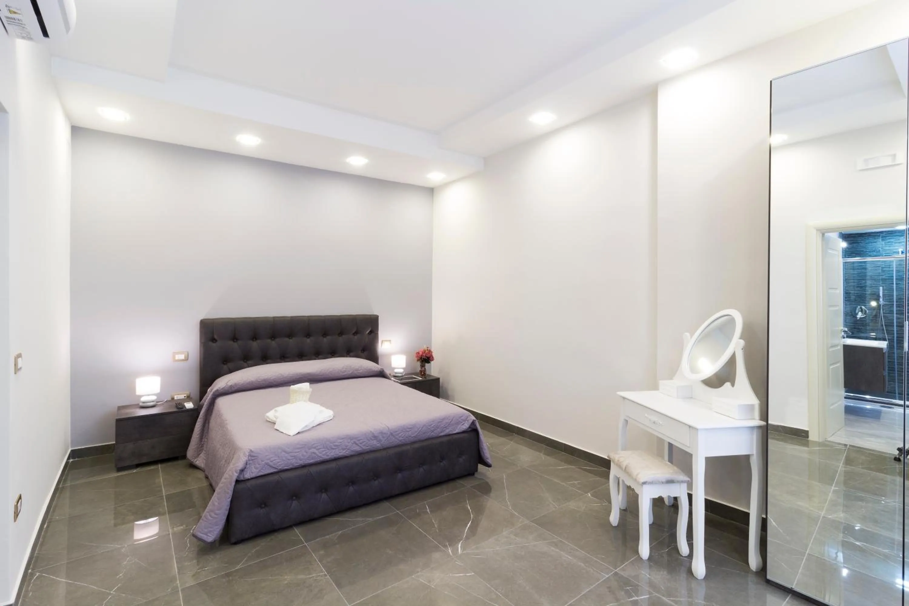 Photo of the whole room, Bed in Porto Rooms & Suite