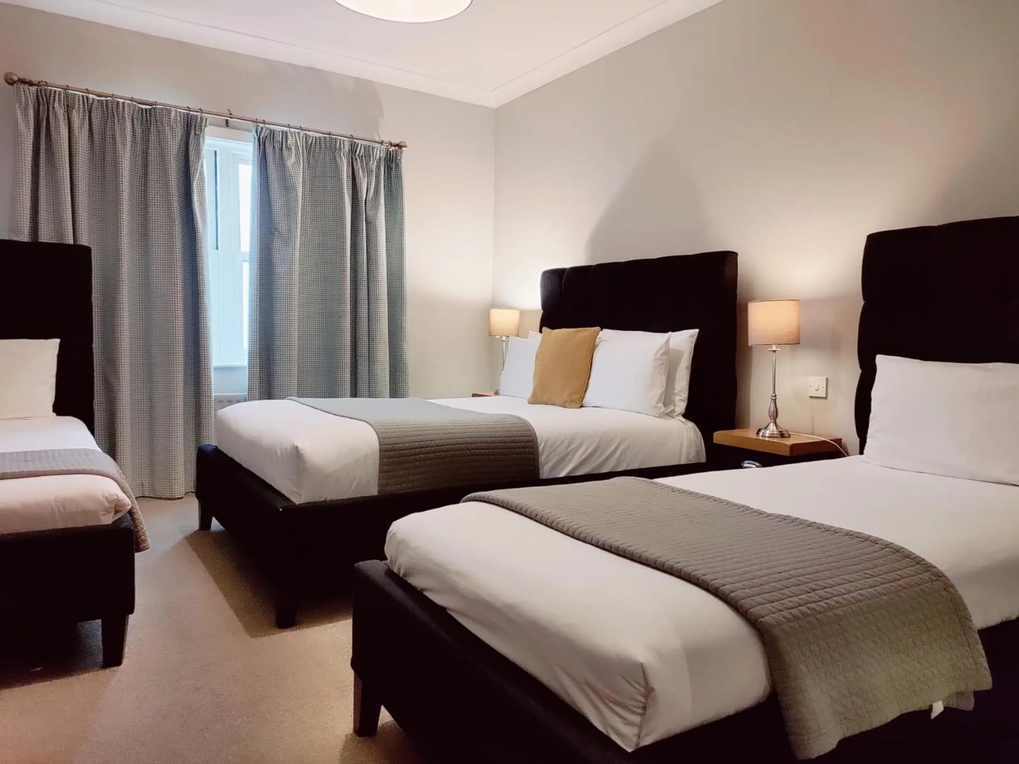 Bed in Michelangelos - Rooms, Restaurant & Bar