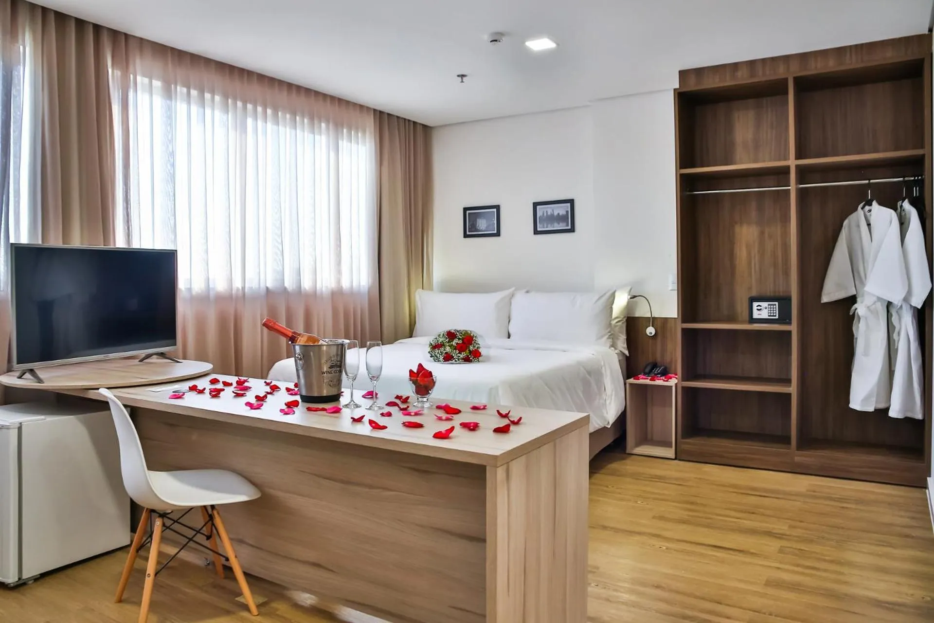 Decorative detail, Bed in Nobile Inn London Anápolis