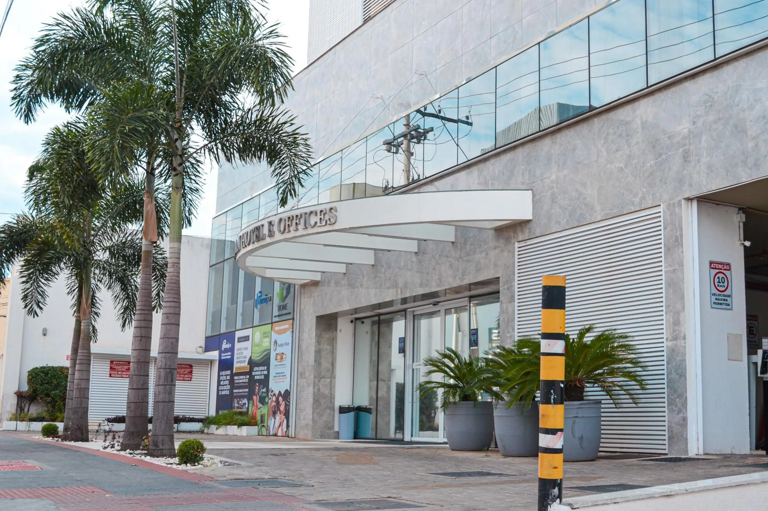 Property building in Nobile Inn London Anápolis