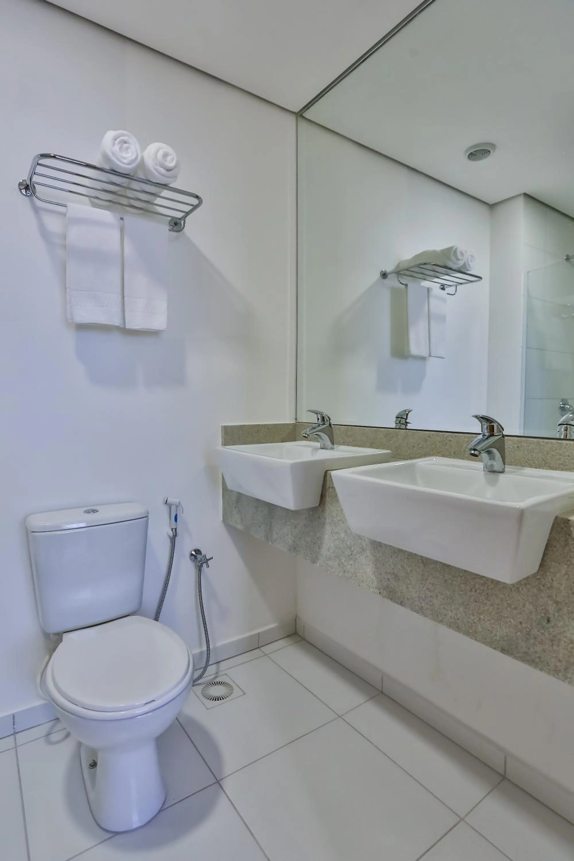 Bathroom in Nobile Inn London Anápolis