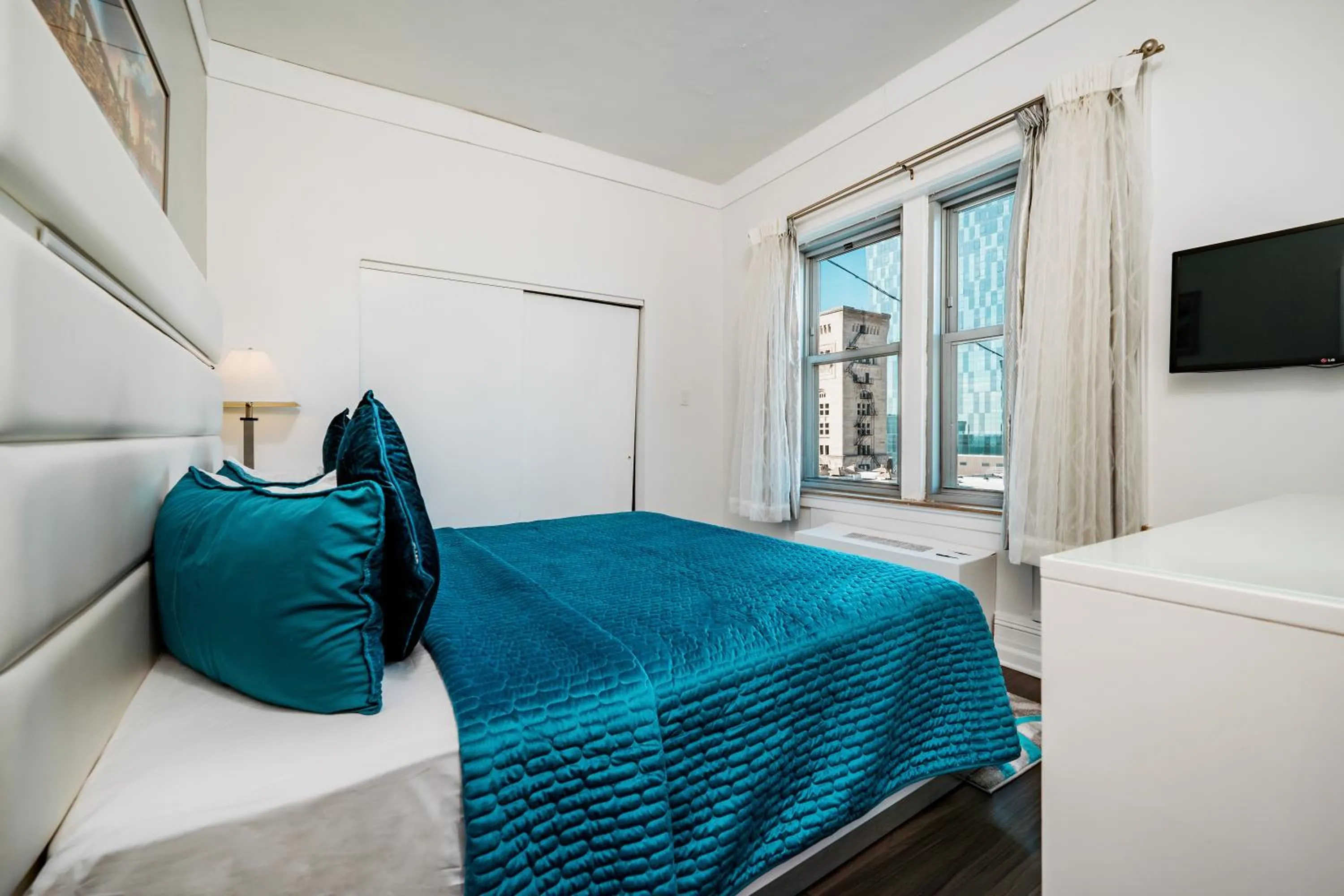 Bedroom, Bed in Congress Plaza Hotel Chicago