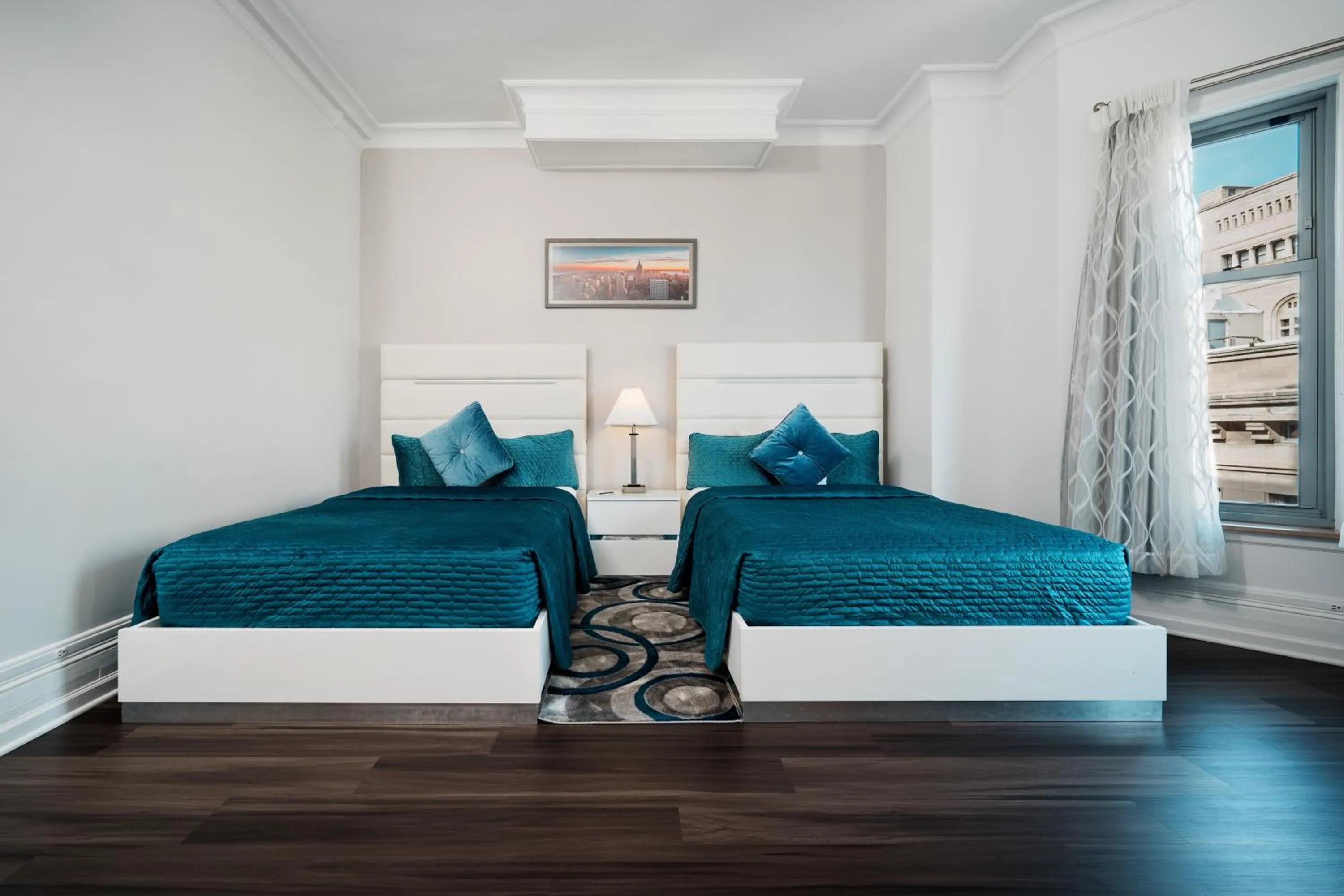 Landmark view, Bed in Congress Plaza Hotel Chicago