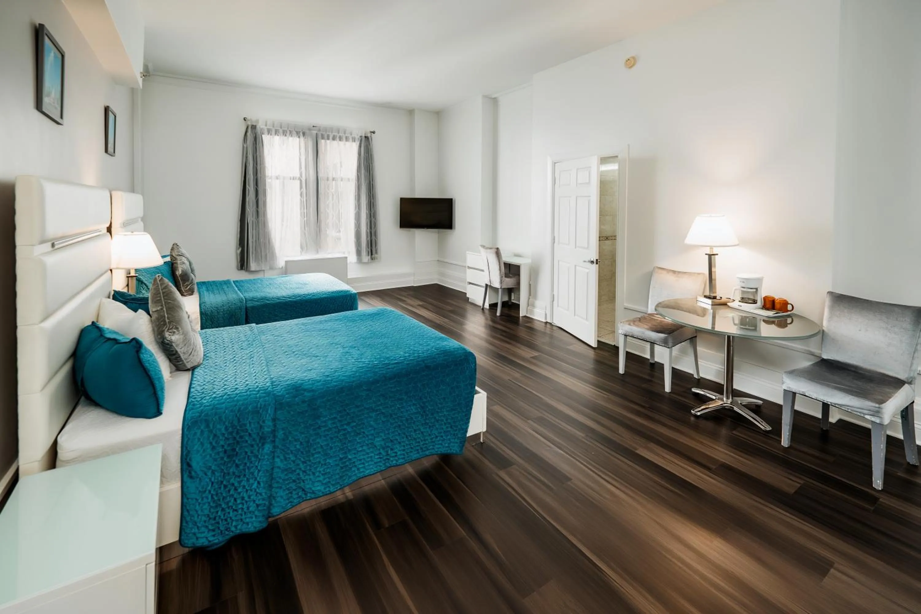 Bedroom in Congress Plaza Hotel Chicago