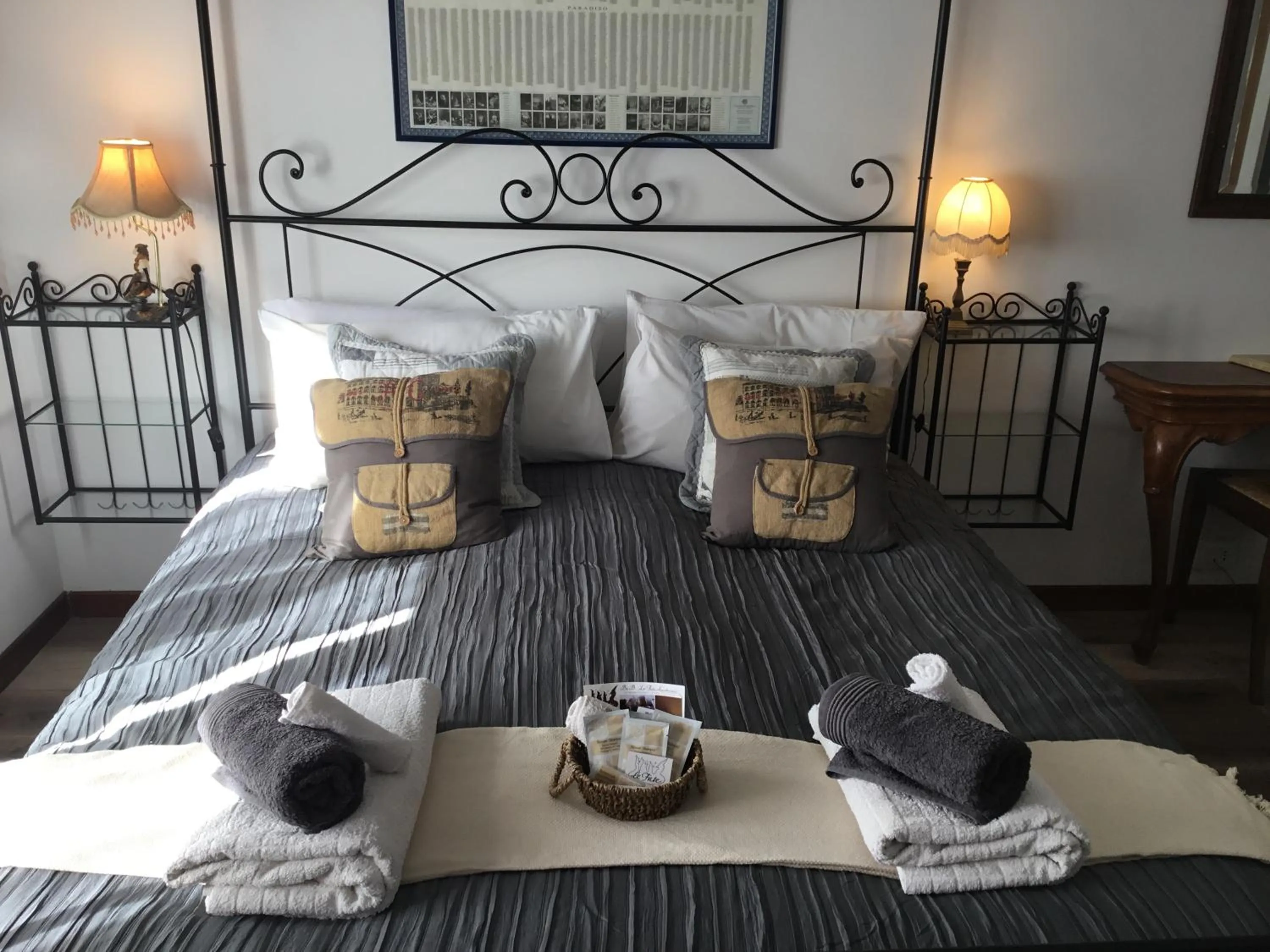 Double Room with Spa Bath in Le Fate Apartments
