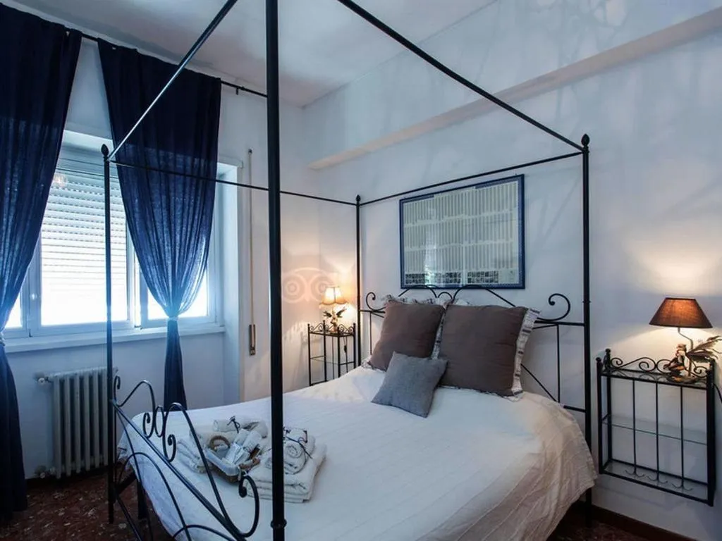 Bedroom, Bed in Le Fate Apartments