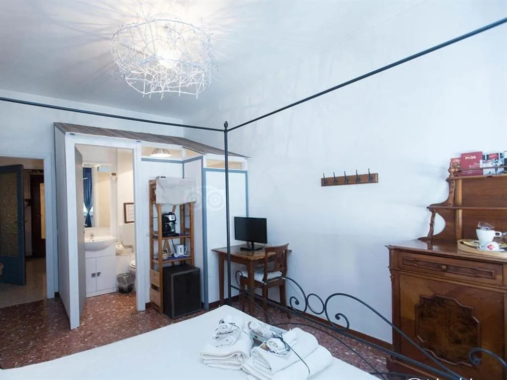 Bedroom, Bed in Le Fate Apartments