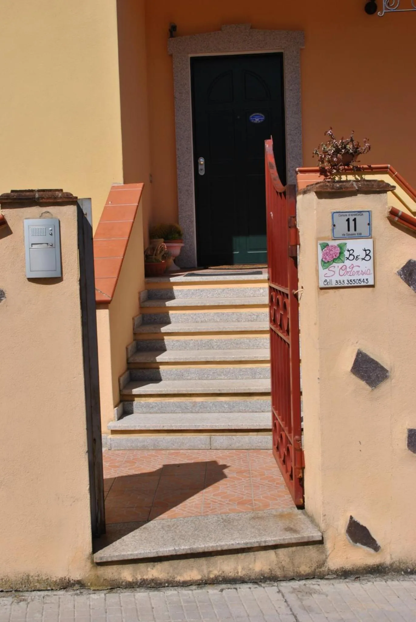 Facade/entrance in affittacamere S'Ortensia