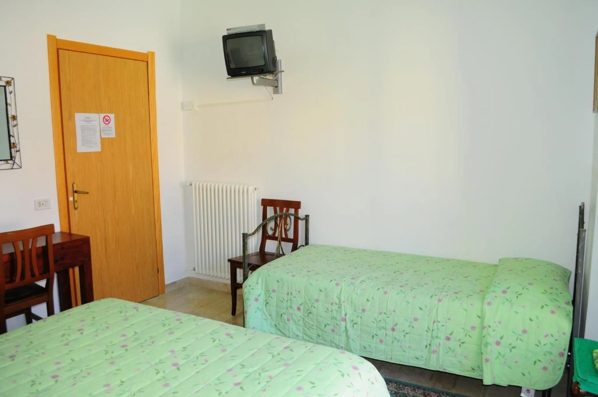 Photo of the whole room, Bed in affittacamere S'Ortensia
