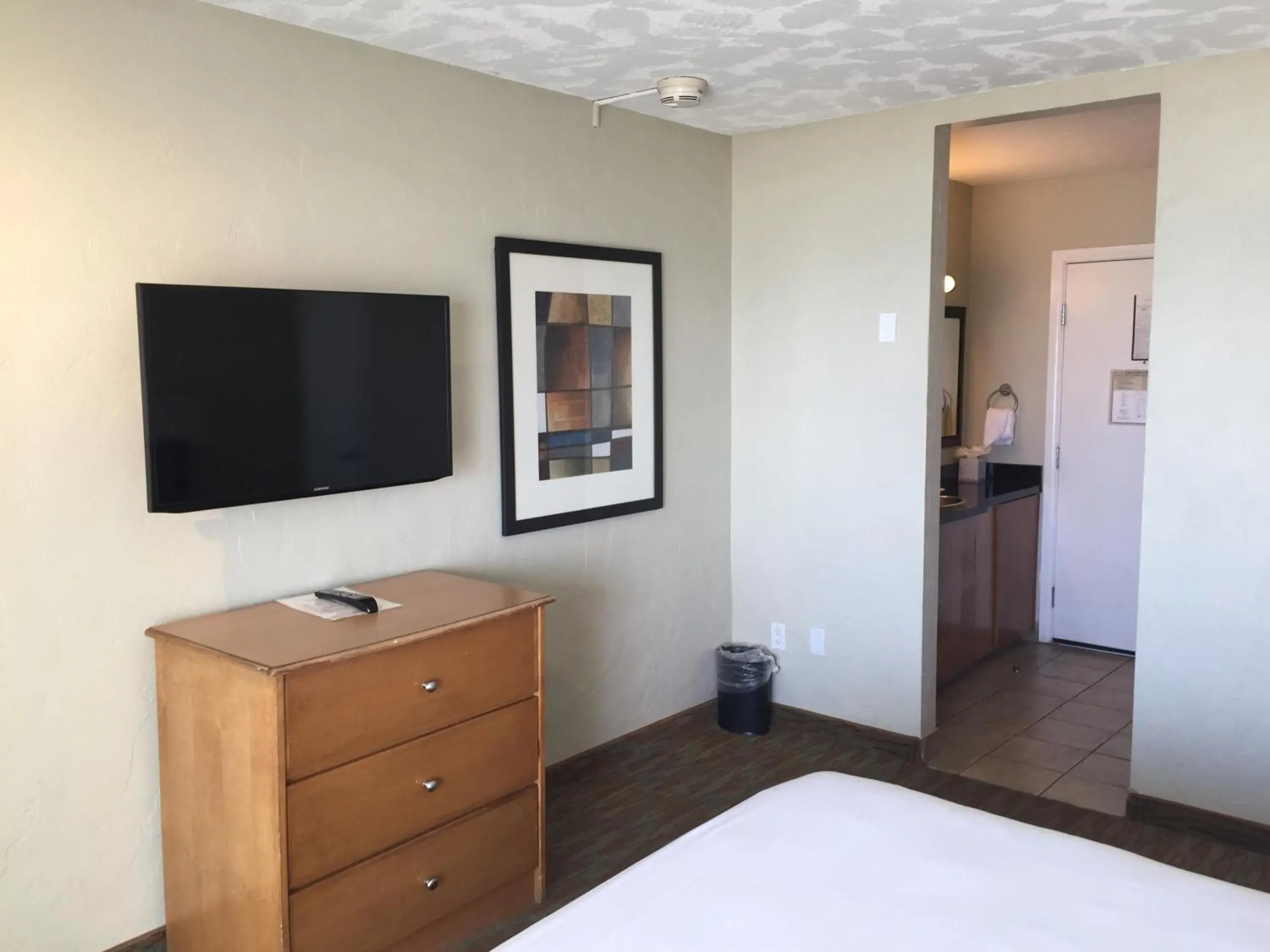 King Room - Disability Access in Surfer Beach Hotel King Room - Disability Access in Surfer Beach Hotel