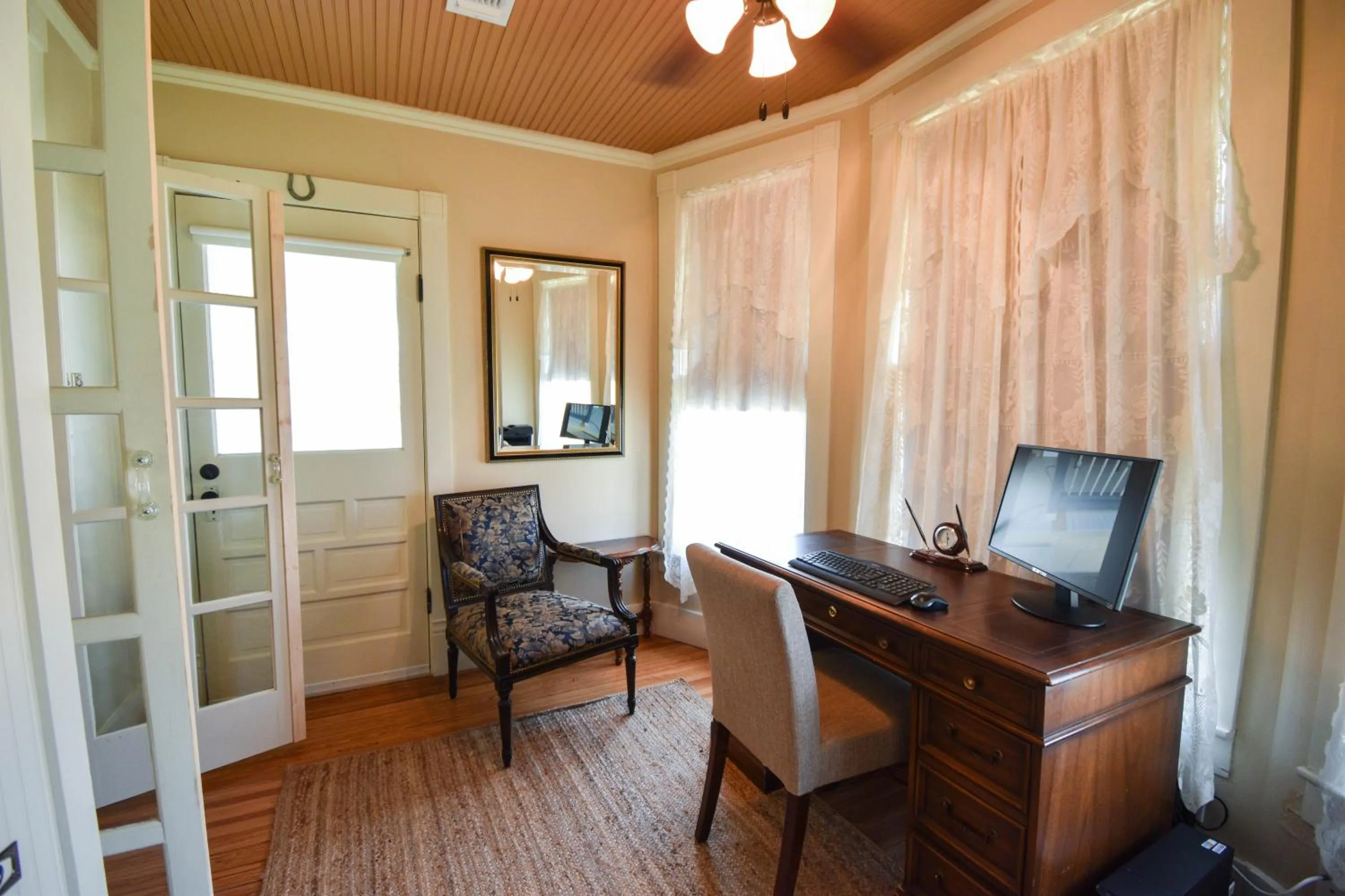 Business facilities in Das Meyer Haus - Luxe Victorian