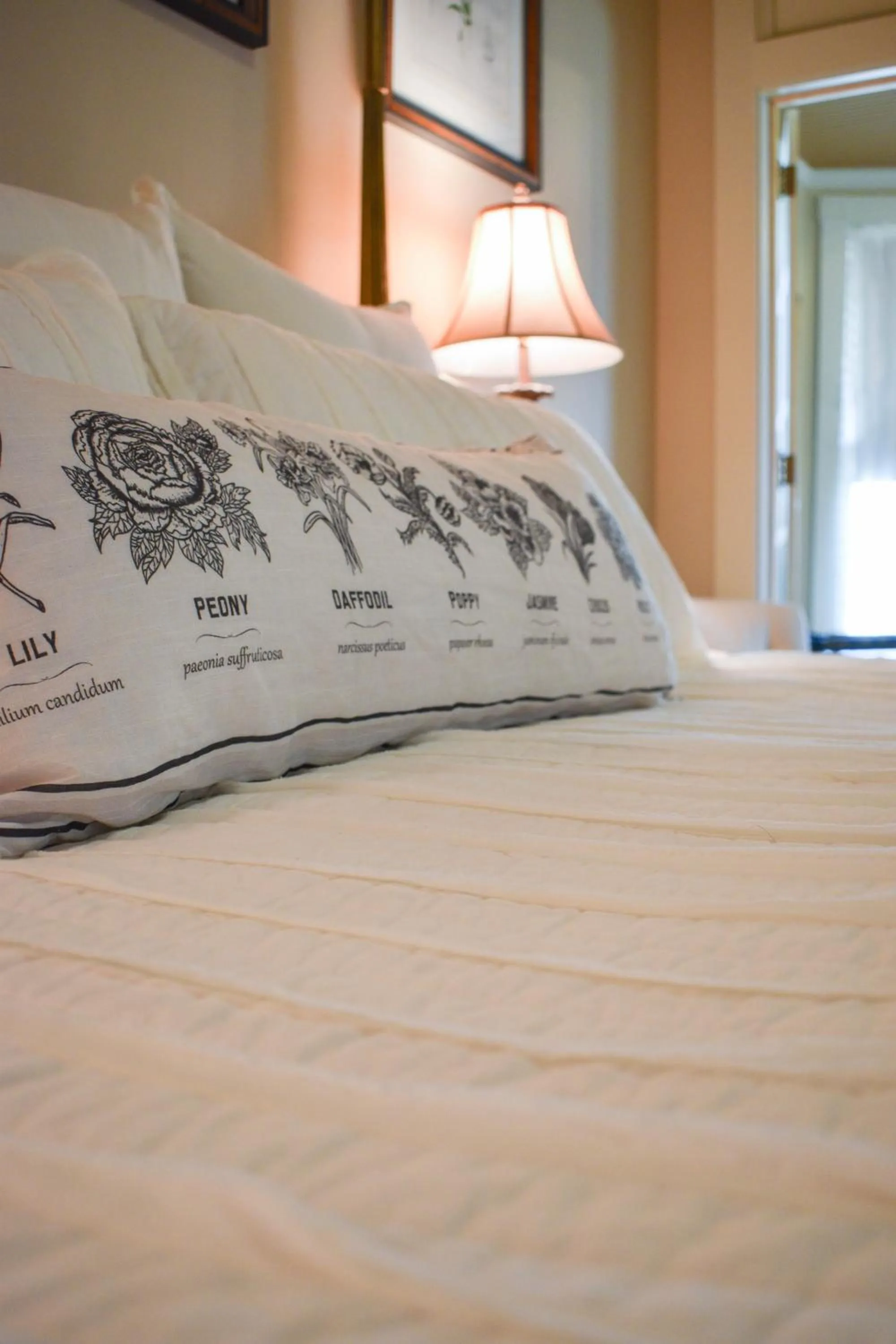 Bedroom, Bed in Das Meyer Haus - Luxe Victorian