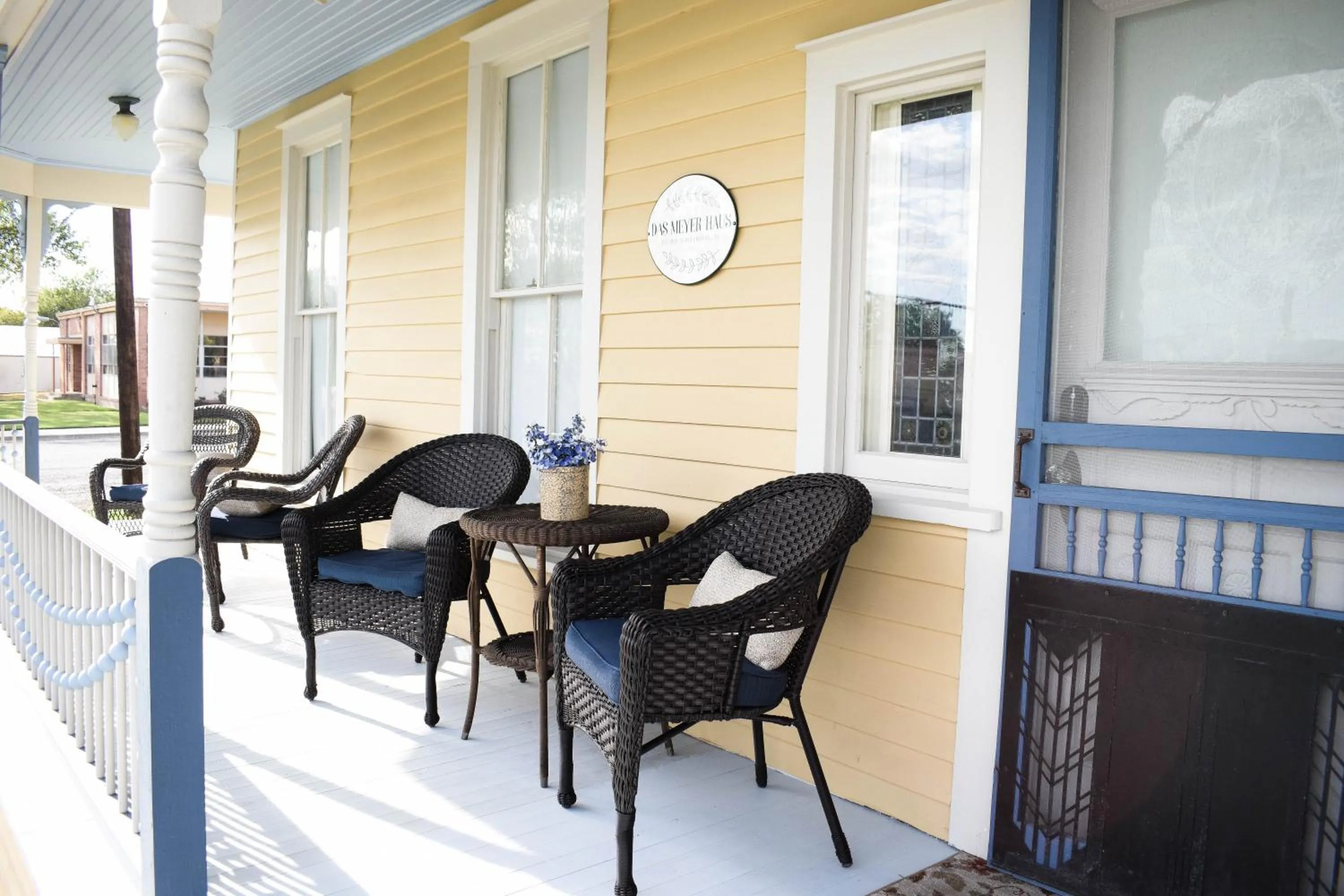 Patio in Das Meyer Haus - Luxe Victorian