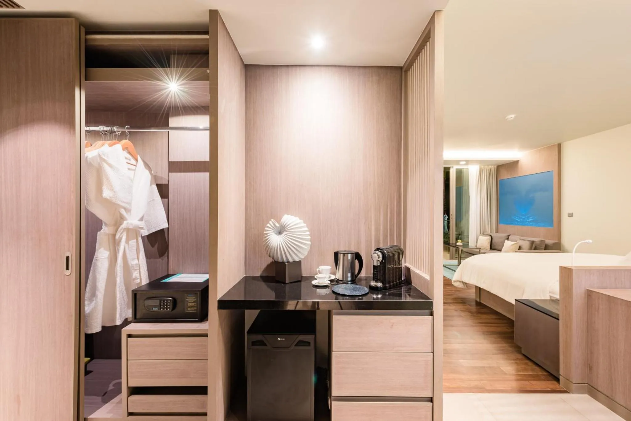 Coffee/tea facilities, Bed in Oceanfront Beach Resort