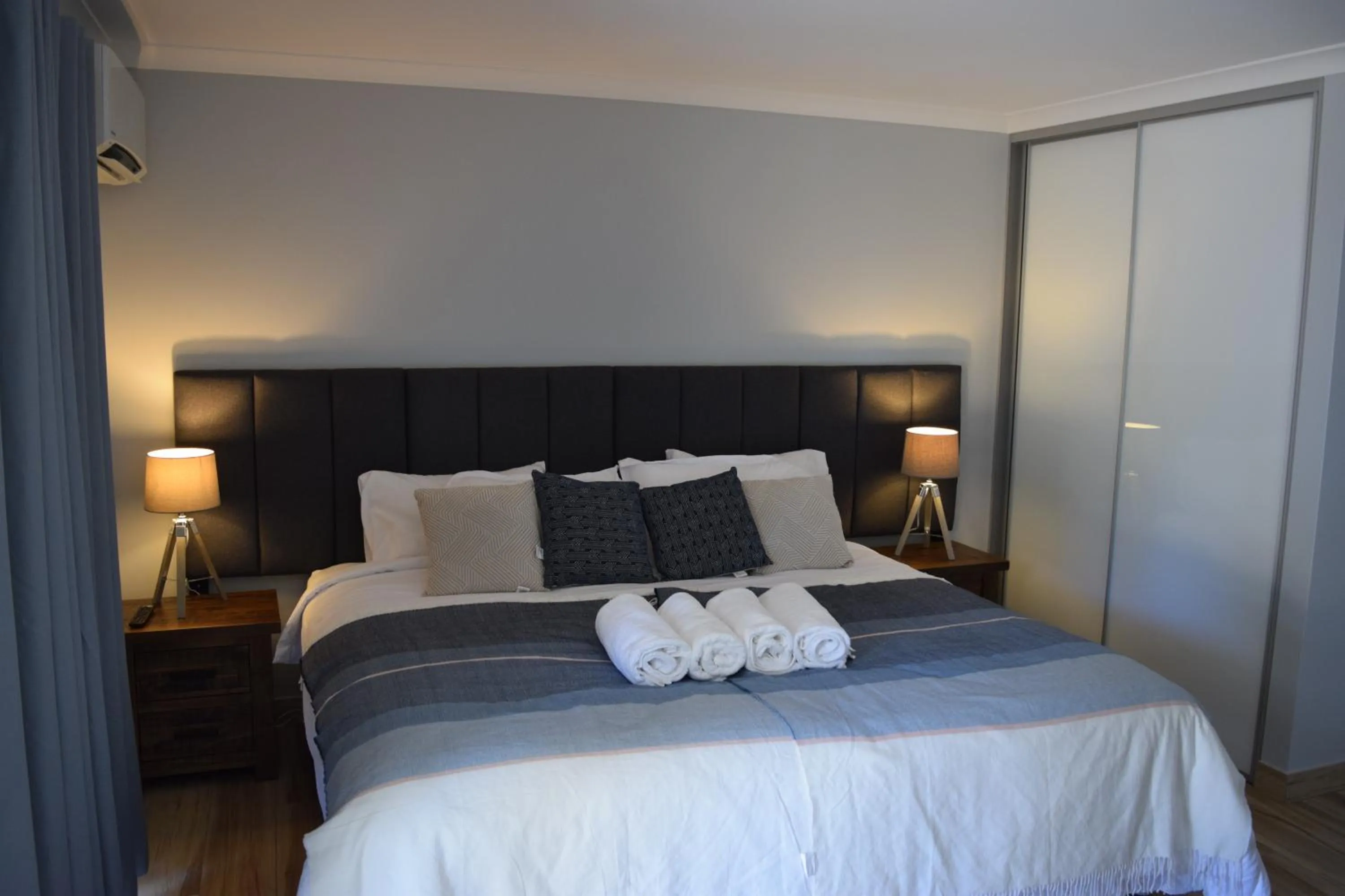 Bed in Eagle Bay House