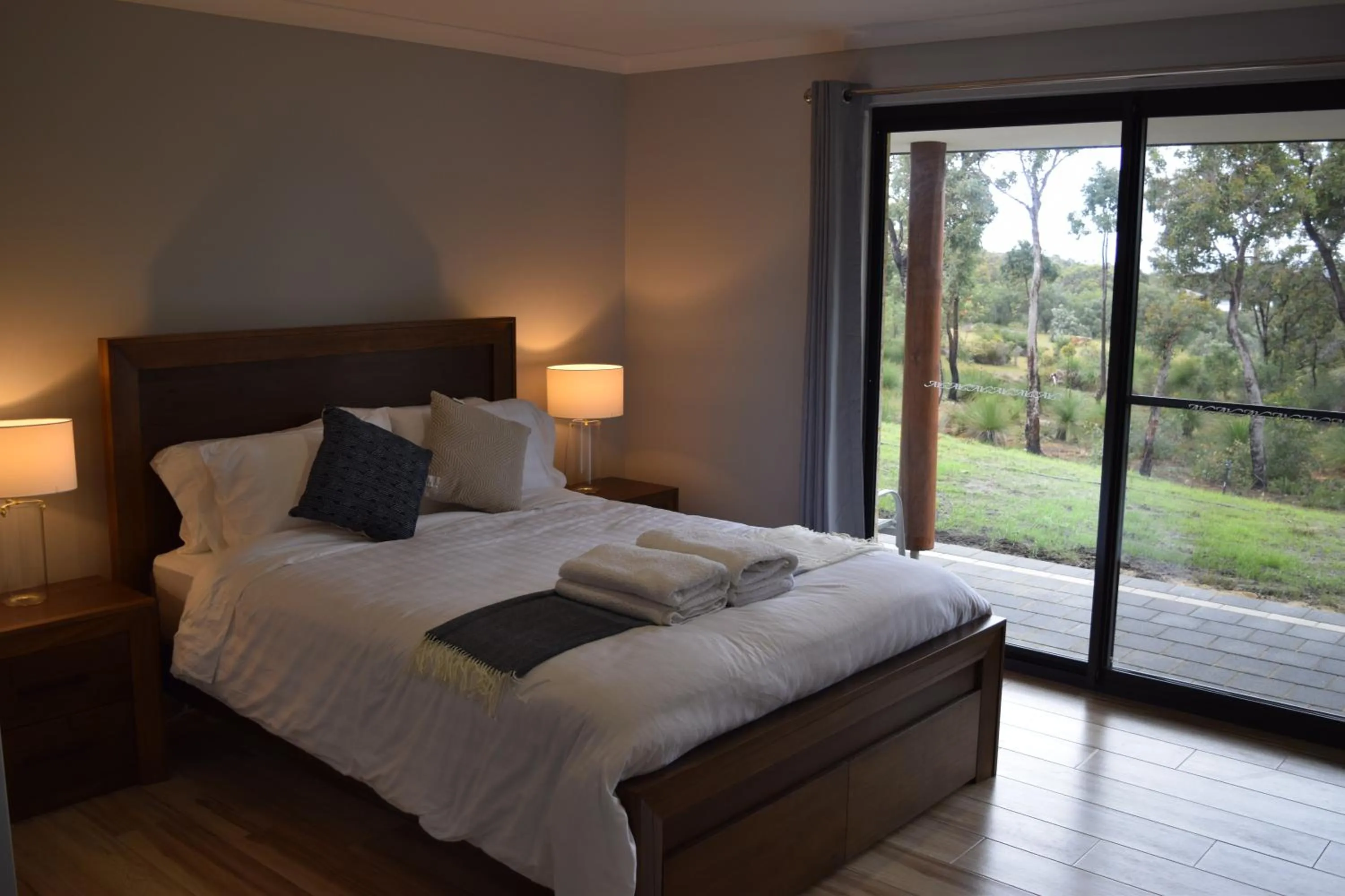 Bedroom, Bed in Eagle Bay House
