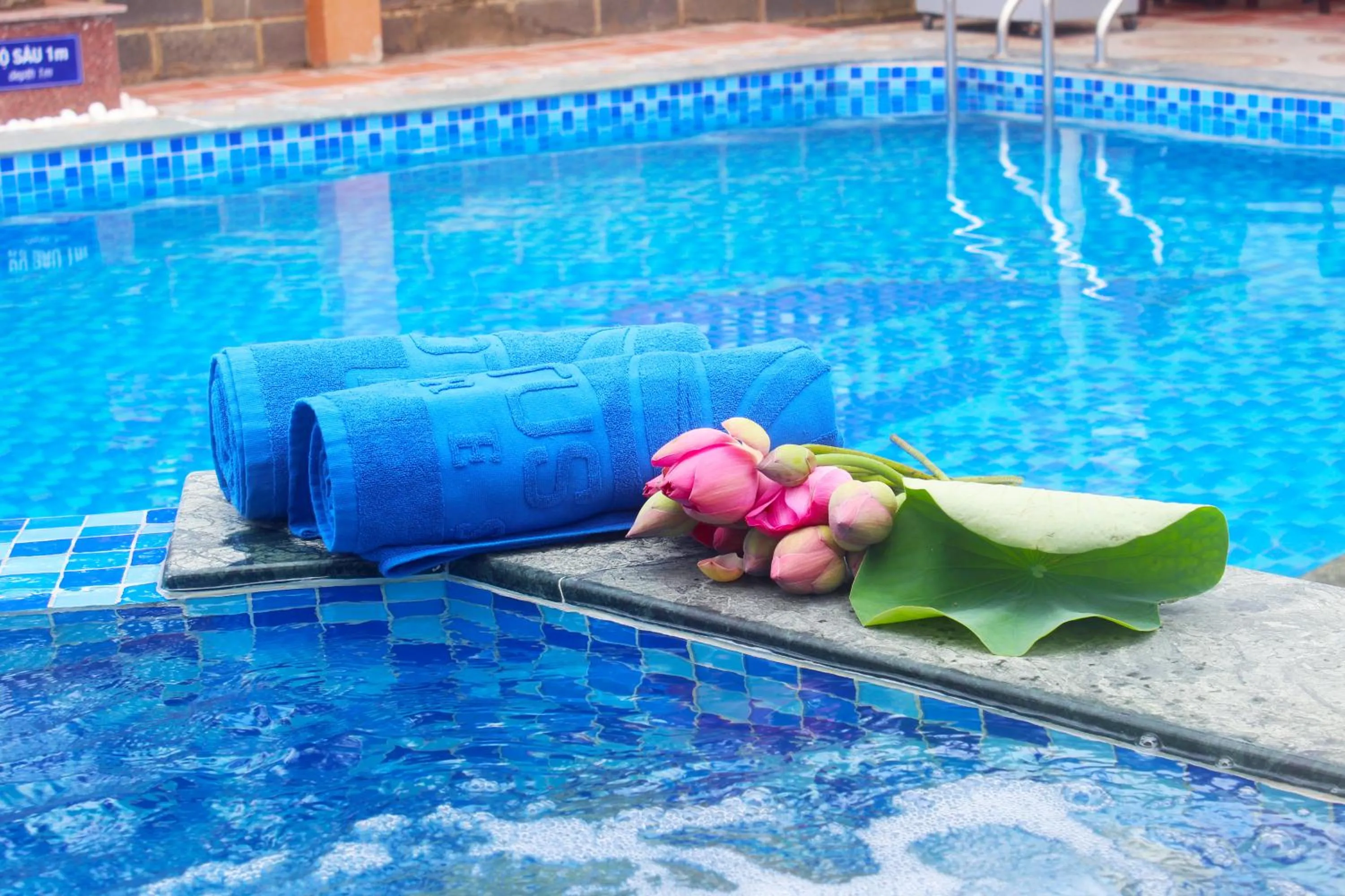 Swimming pool in Lotus Garden Muine Resort & Spa