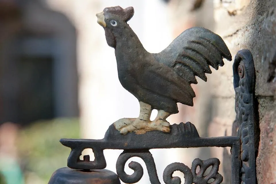 Decorative detail in La Vecchia Sassa