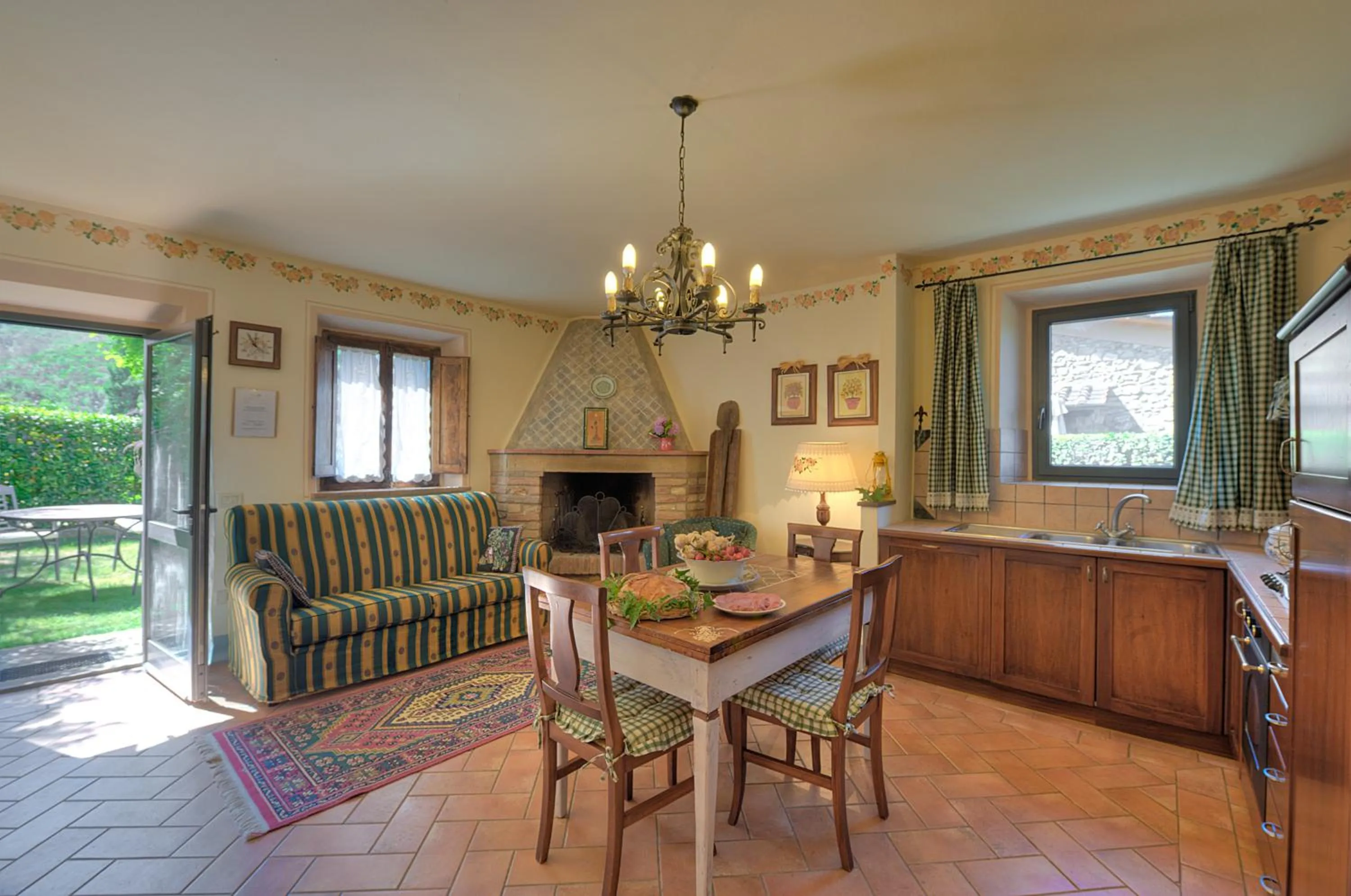 Kitchen or kitchenette in La Vecchia Sassa