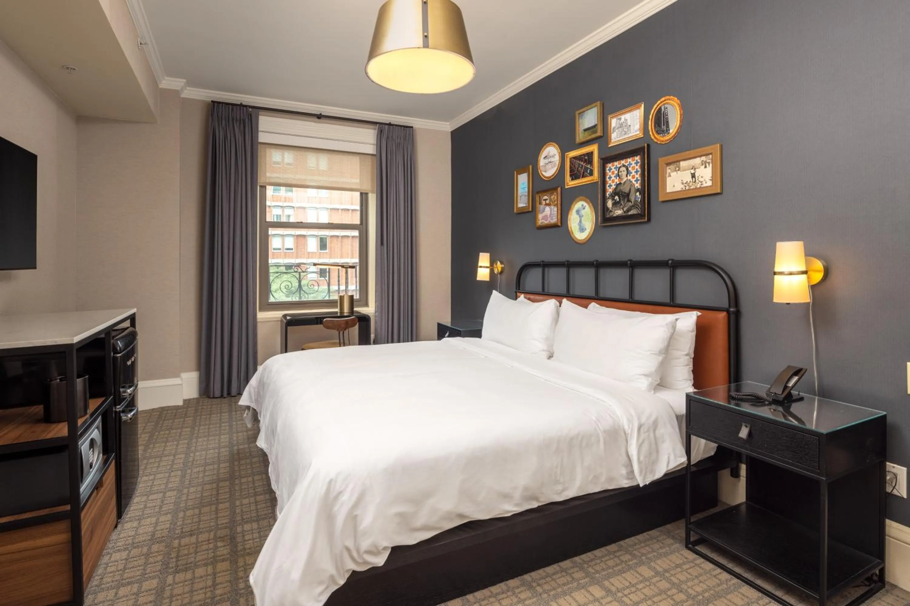 Bedroom, Bed in Copley Square Hotel, a FOUND Hotel