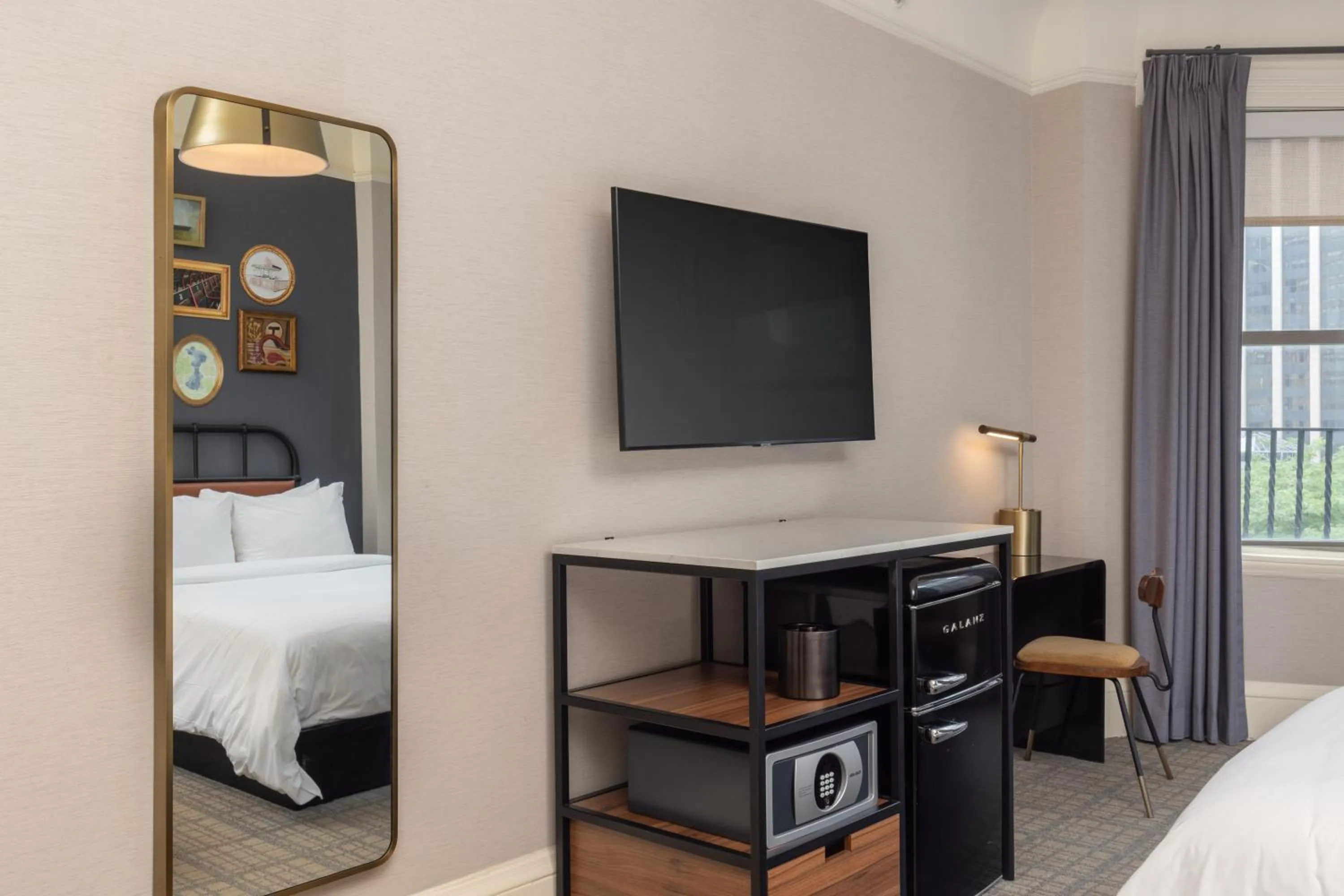 TV and multimedia, Bed in Copley Square Hotel, a FOUND Hotel