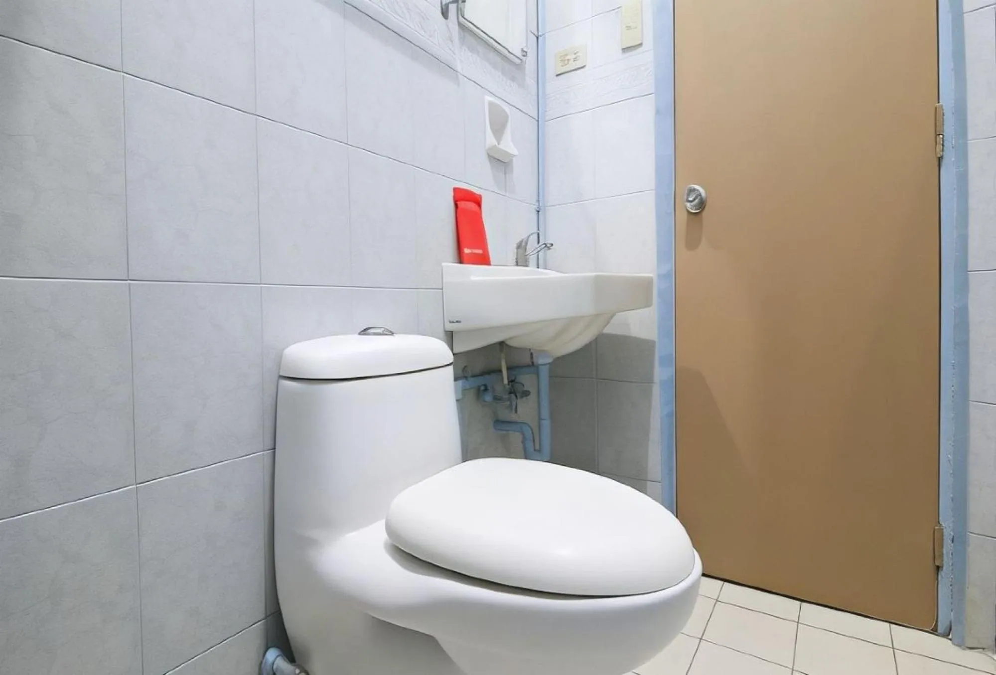 Shower in RedDoorz @ Bankal Lapulapu