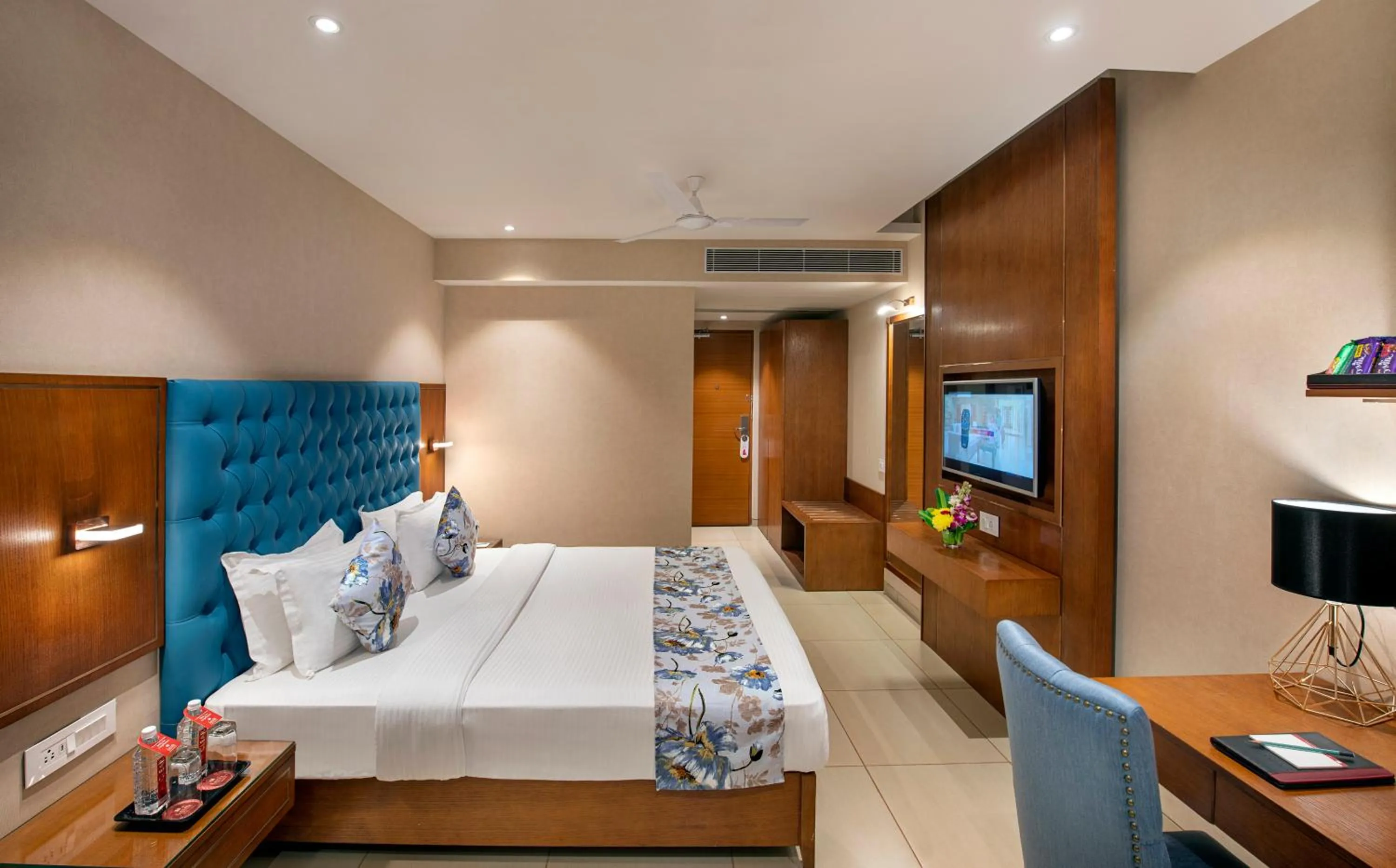 Photo of the whole room, Bed in SK Lords Inn Ahmedabad