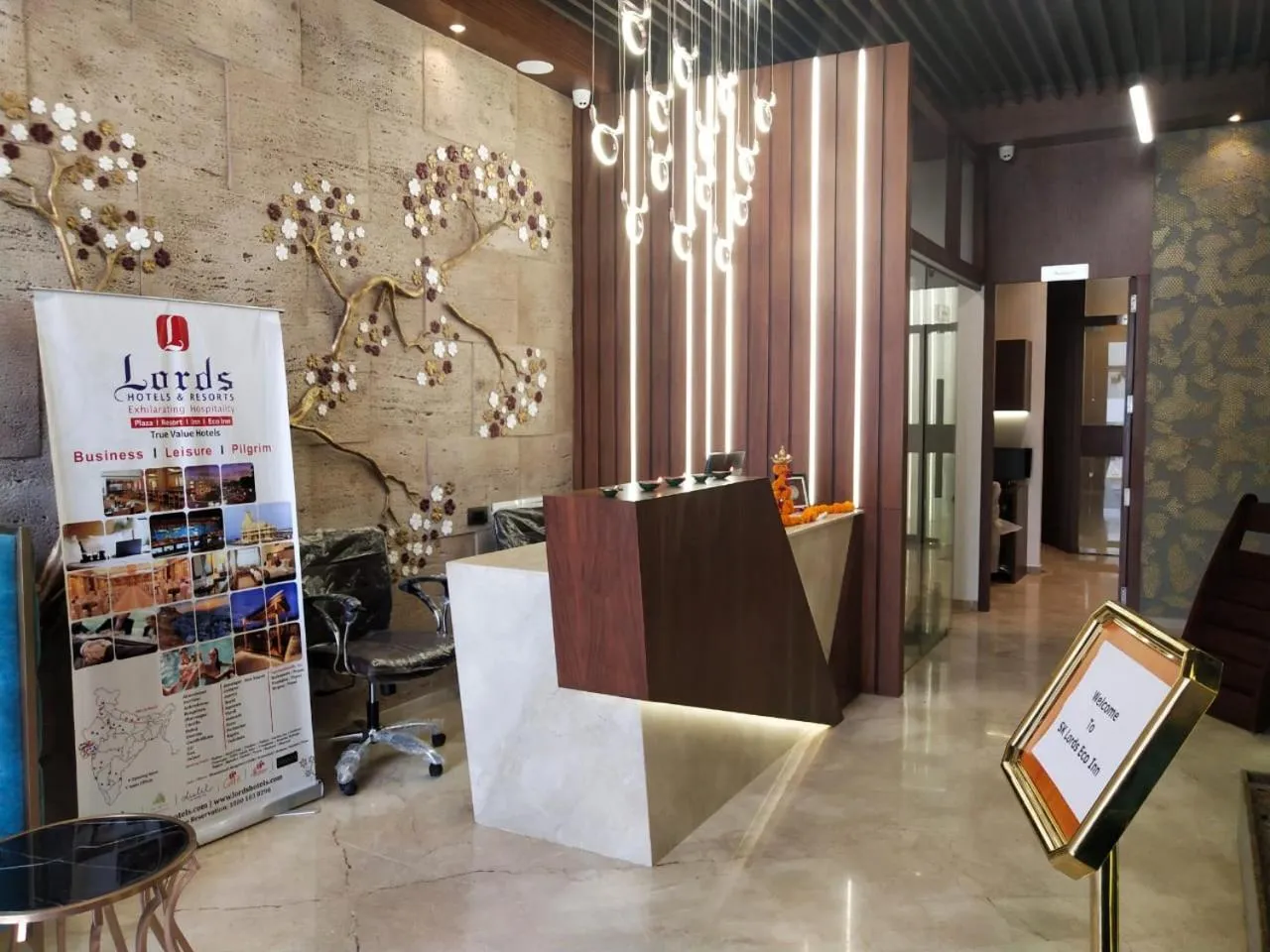 Lobby or reception in SK Lords Inn Ahmedabad