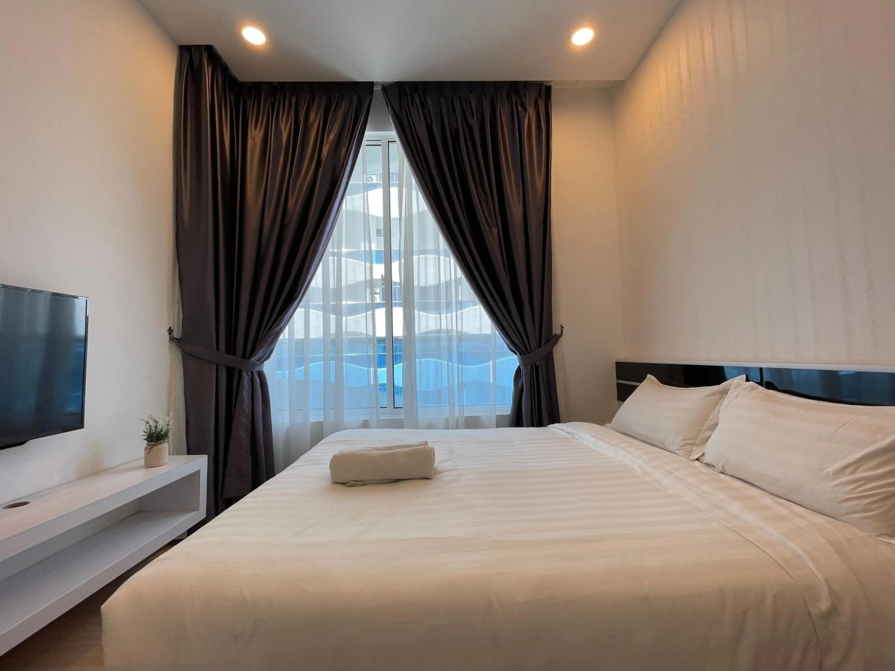 Photo of the whole room, Bed in The Wave Suites Melaka