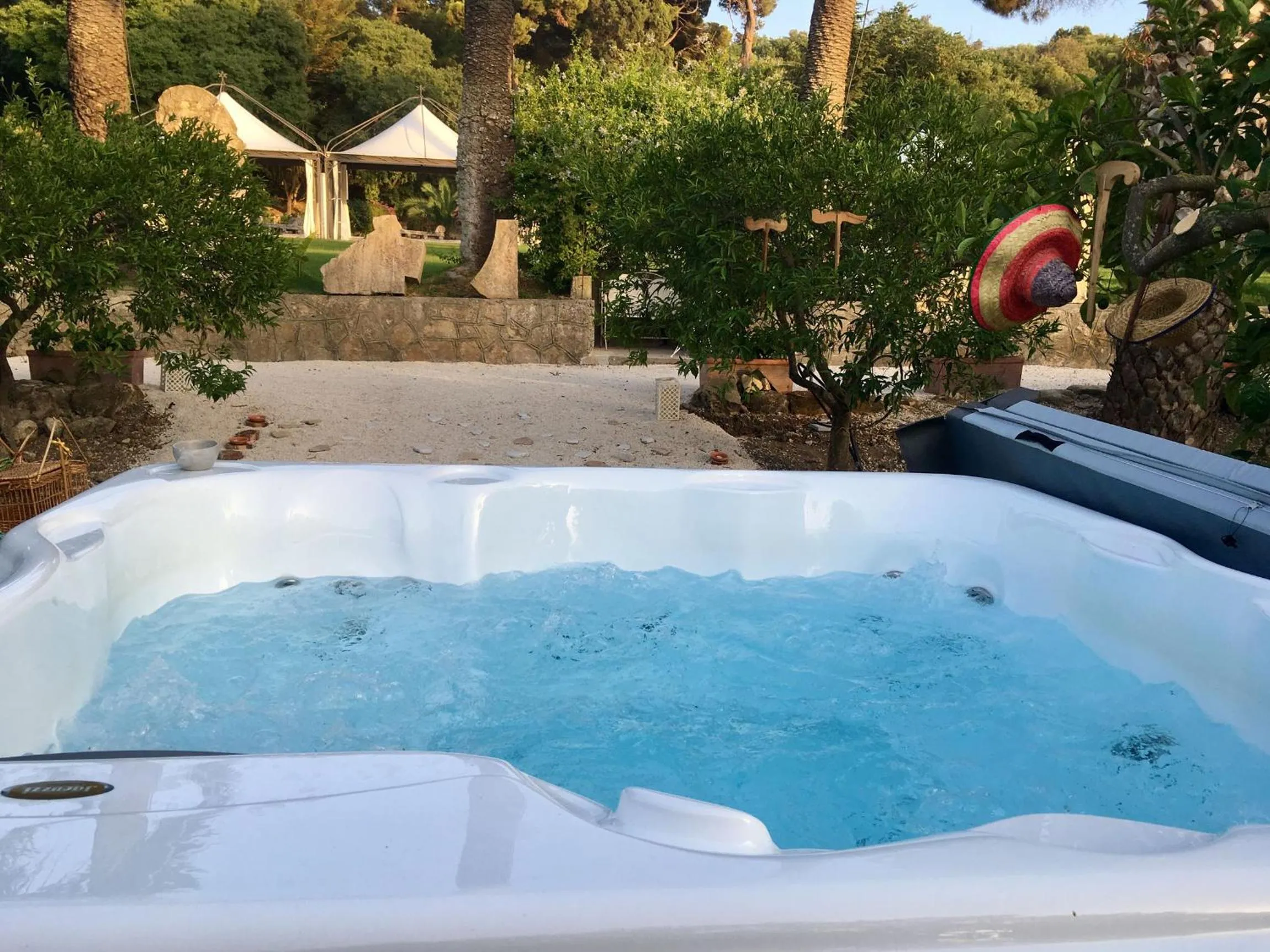 Hot Tub in Bed And Breakfast Villa Pilati