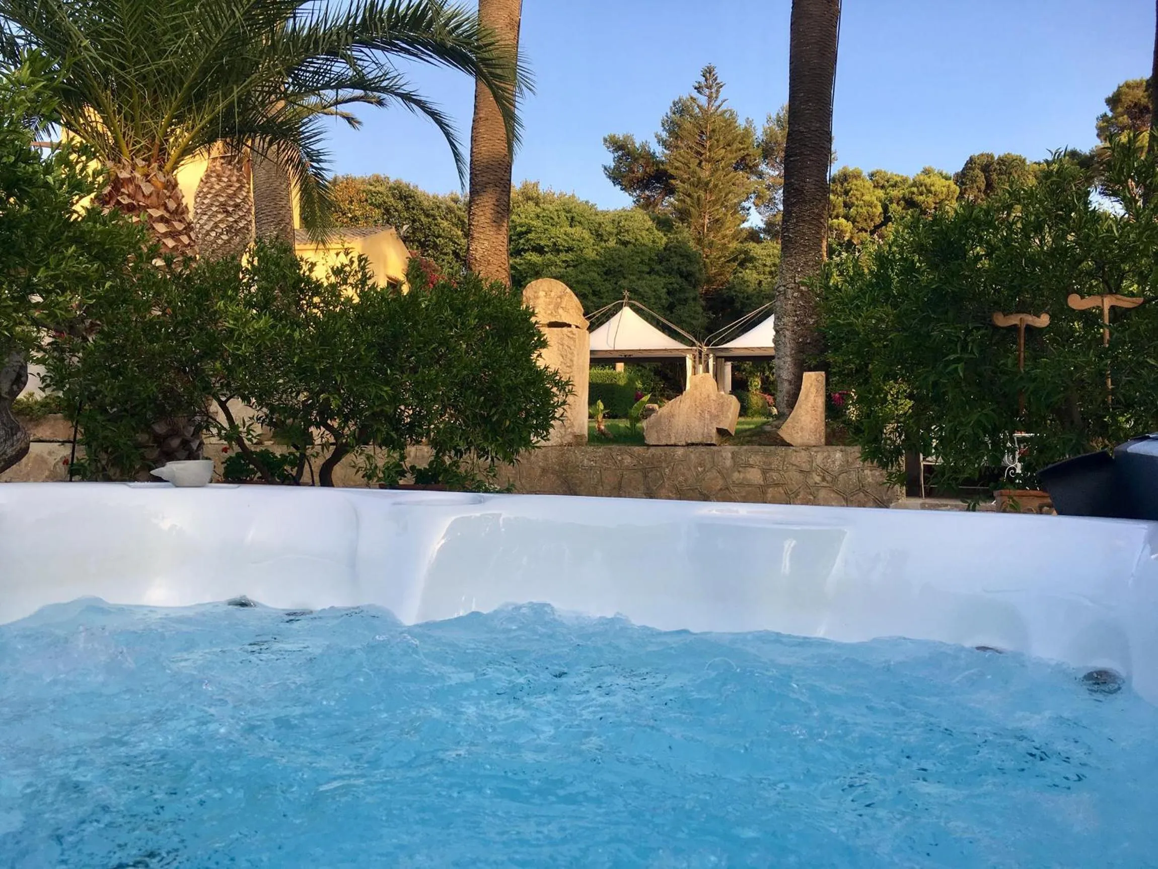 Hot Tub in Bed And Breakfast Villa Pilati