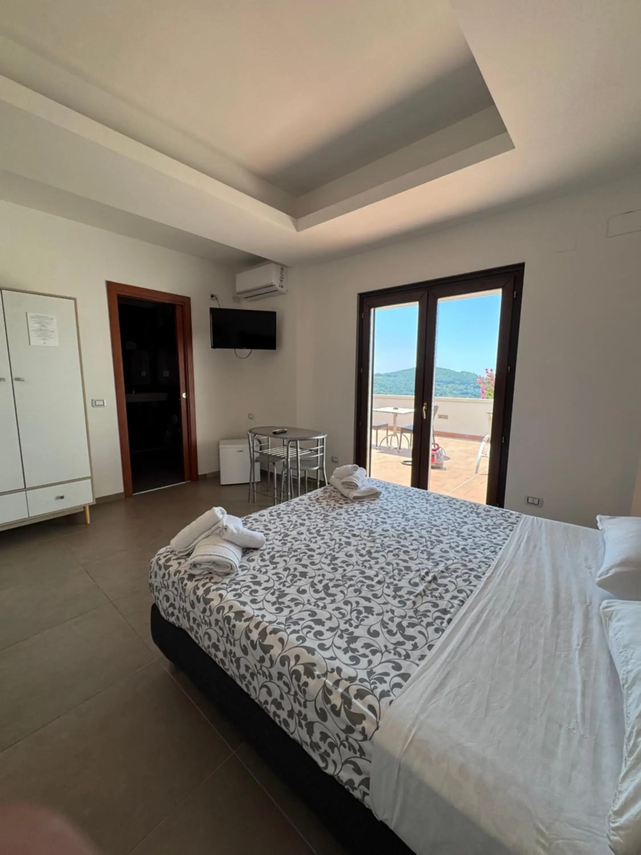 Double Room with Terrace in B&B Villa Setharè Double Room with Terrace in B&B Villa Setharè